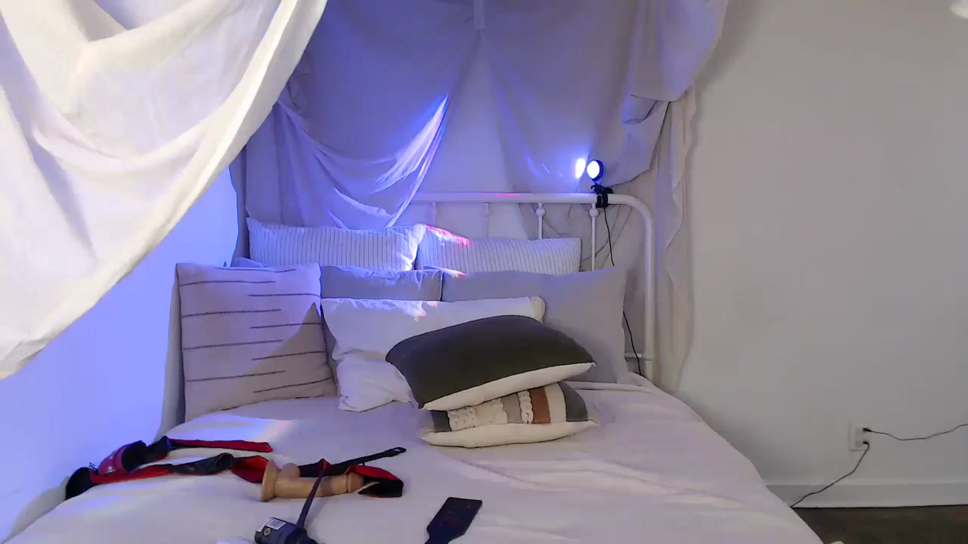 Gallery image thumbnail from CaItlinnn_'s myfreecams stream on, 01/23/2024, 02:58 image 18 of 20