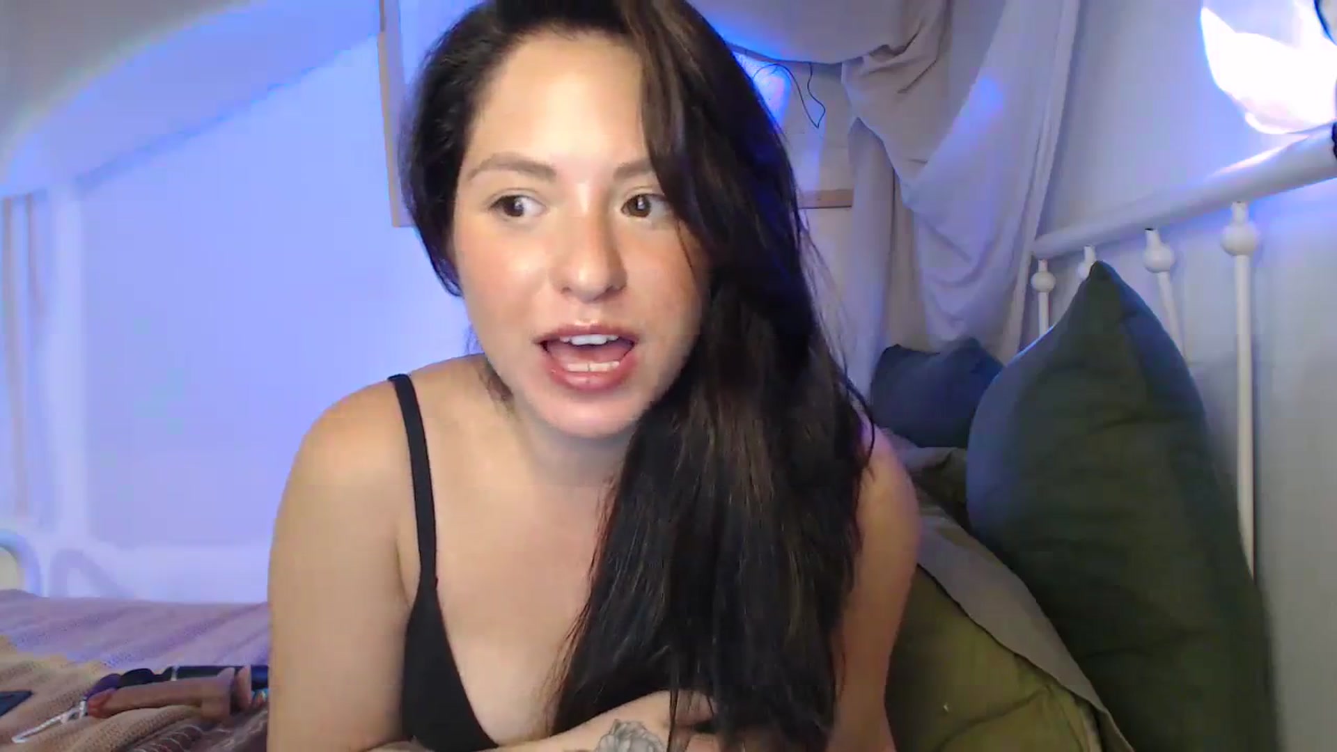 Gallery image thumbnail from CaItlinnn_'s myfreecams stream on, 04/02/2024, 24:37 image 19 of 20