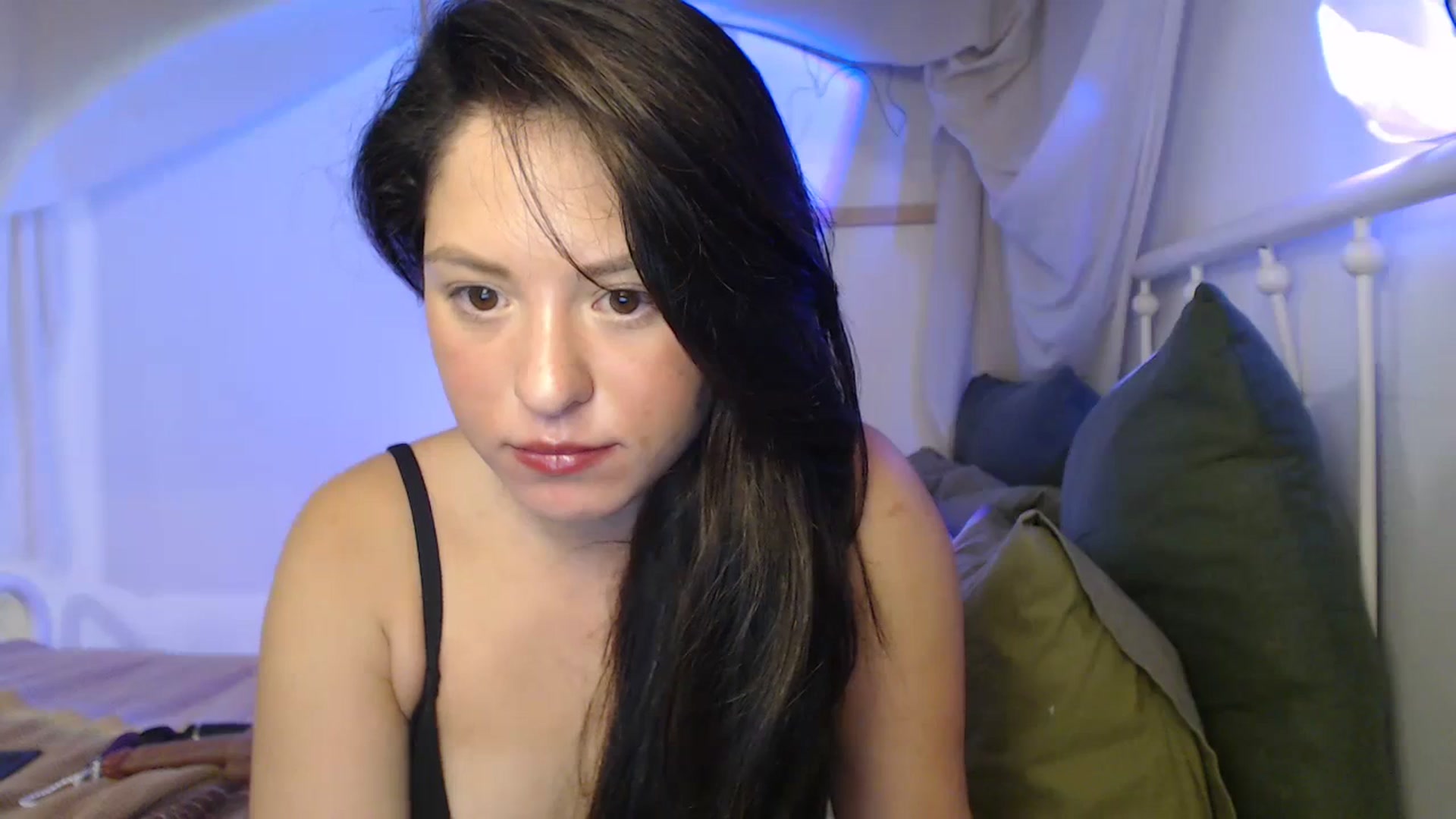 Gallery image thumbnail from CaItlinnn_'s myfreecams stream on, 04/02/2024, 24:37 image 15 of 20