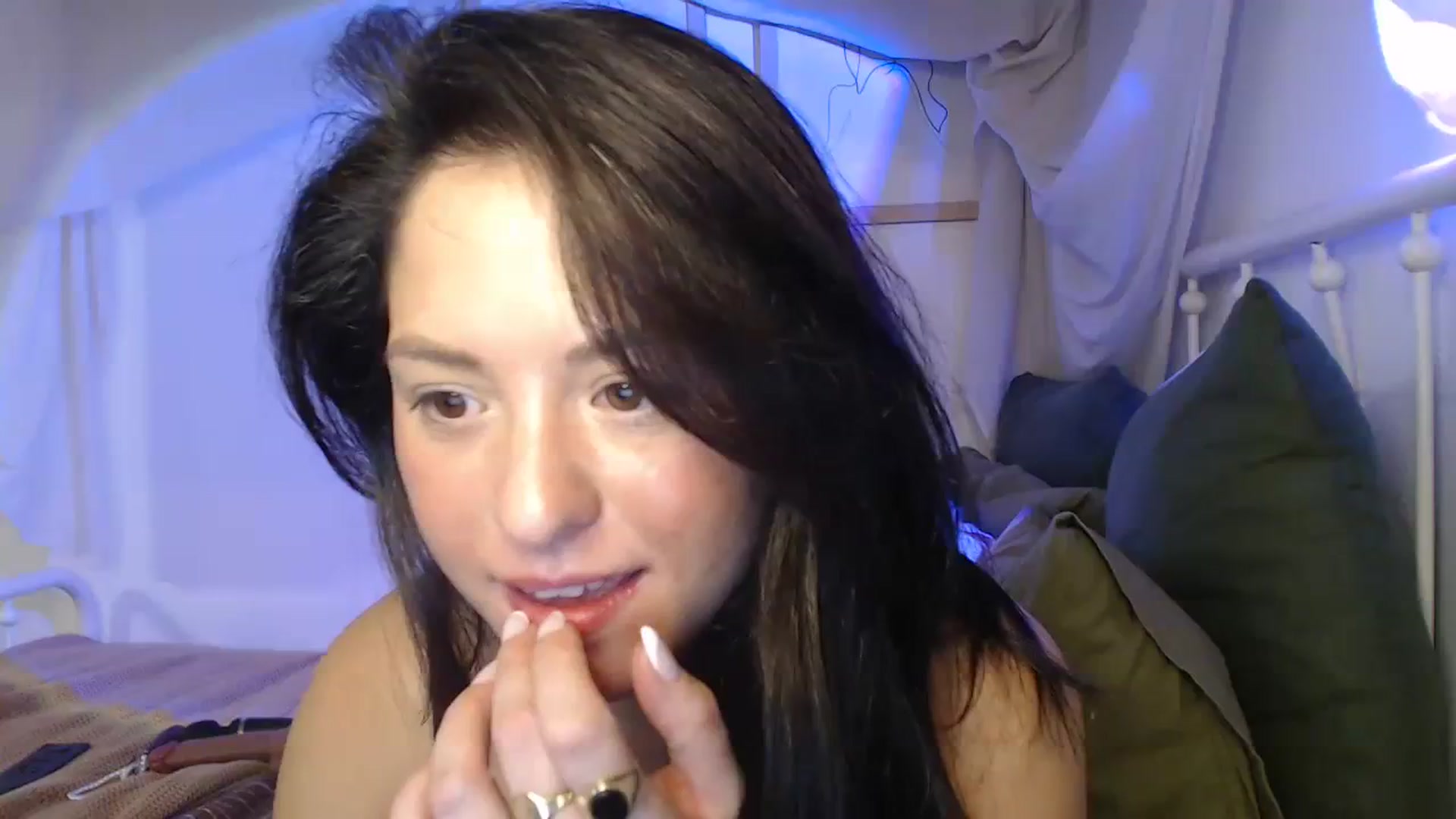 Gallery image thumbnail from CaItlinnn_'s myfreecams stream on, 04/02/2024, 24:37 image 11 of 20