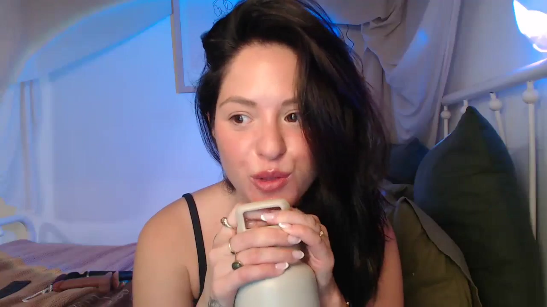 Gallery image thumbnail from CaItlinnn_'s myfreecams stream on, 04/02/2024, 24:37 image 4 of 20