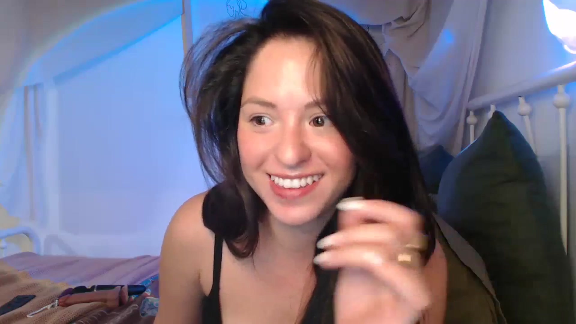 Gallery image thumbnail from CaItlinnn_'s myfreecams stream on, 04/02/2024, 24:37 image 12 of 20