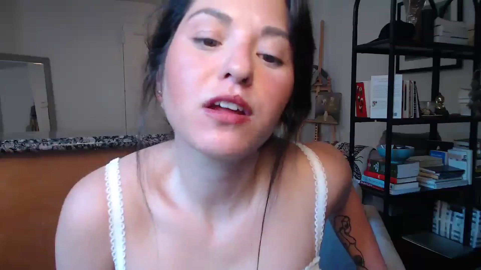 Gallery image thumbnail from CaItlinnn_'s myfreecams stream on, 06/18/2024, 19:34 image 17 of 20