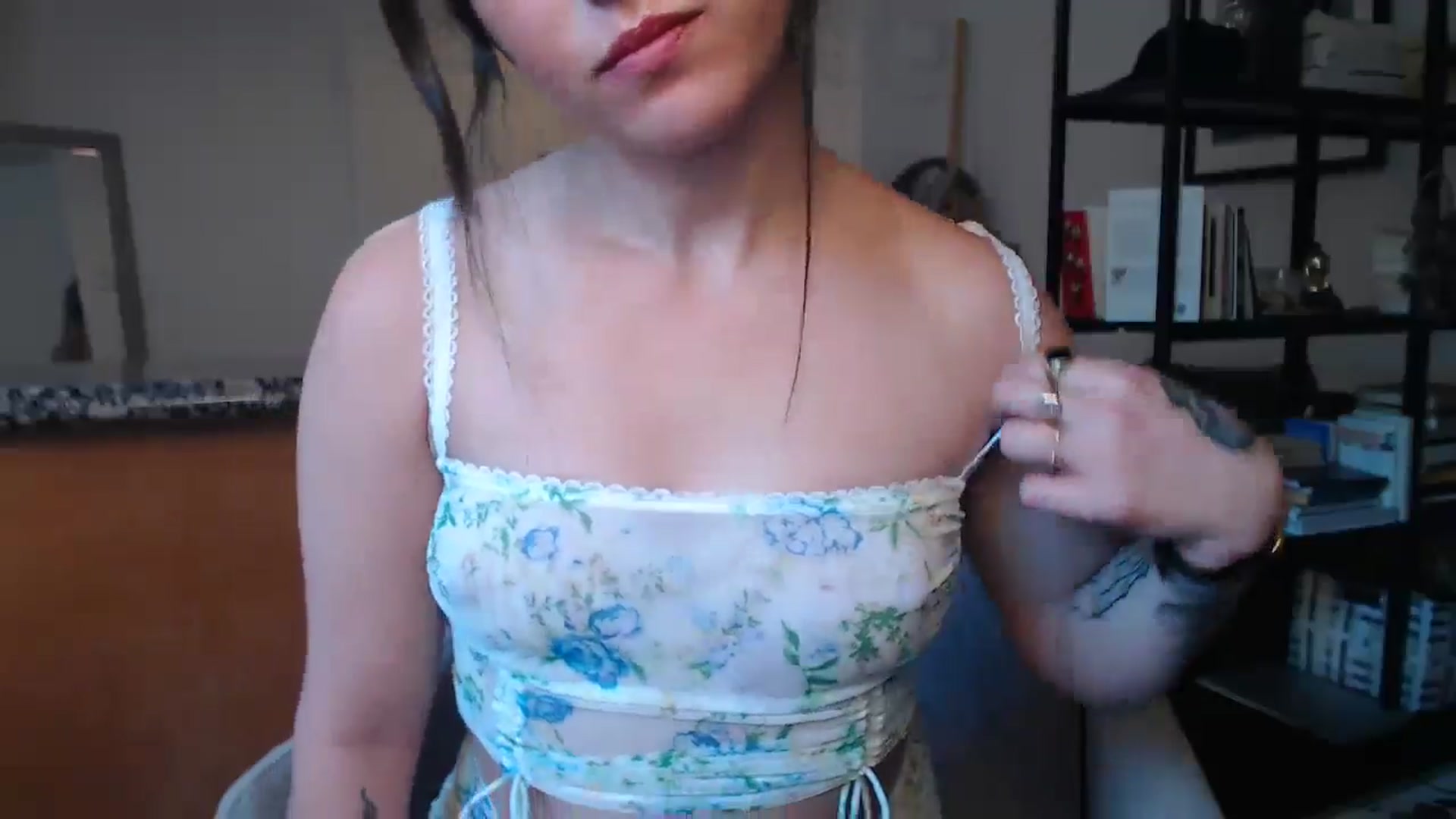 Gallery image thumbnail from CaItlinnn_'s myfreecams stream on, 06/18/2024, 19:34 image 10 of 20