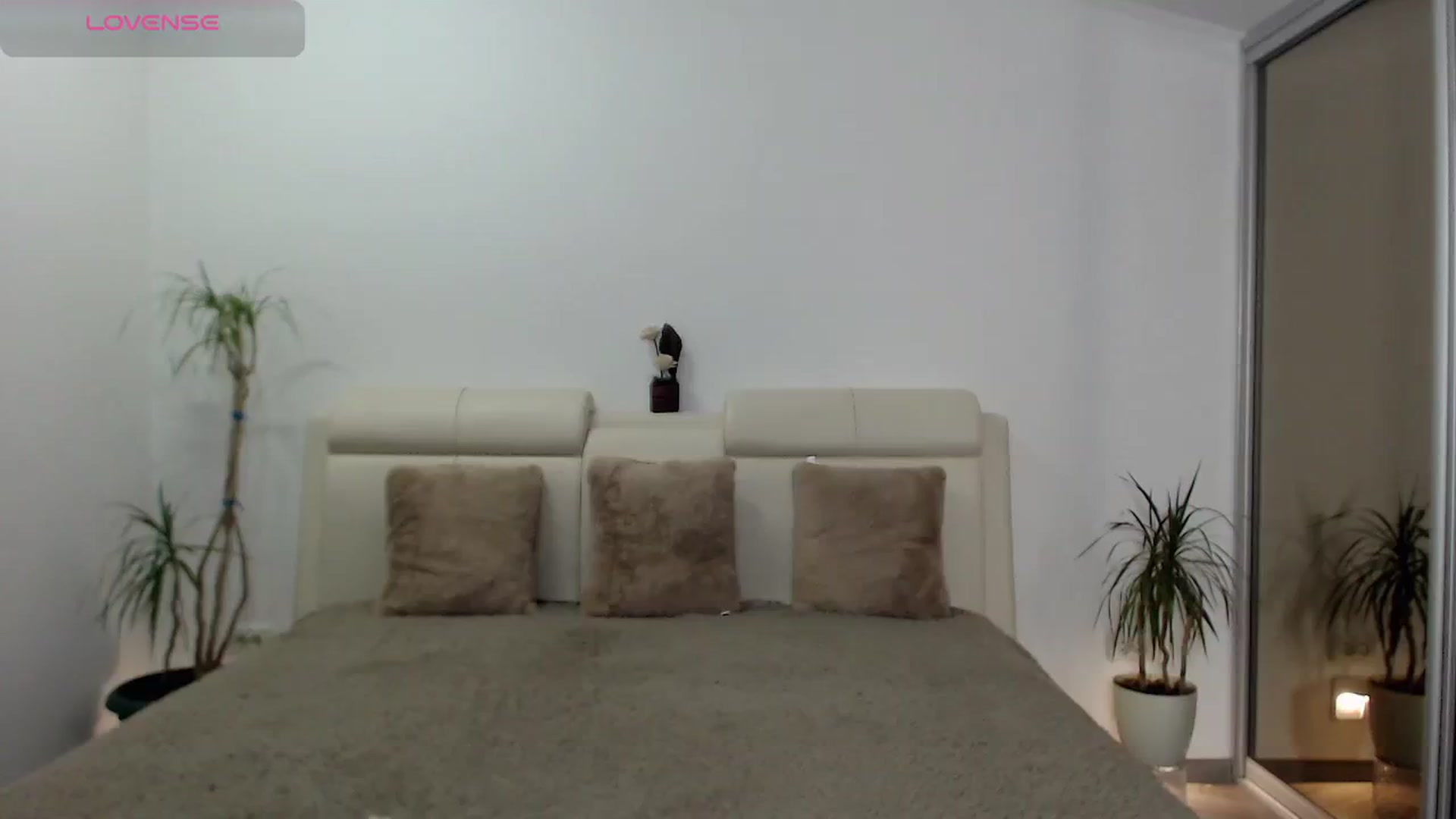 Gallery image thumbnail from CaLLmeJane_'s myfreecams stream on, 10/17/2024, 15:00 image 11 of 20