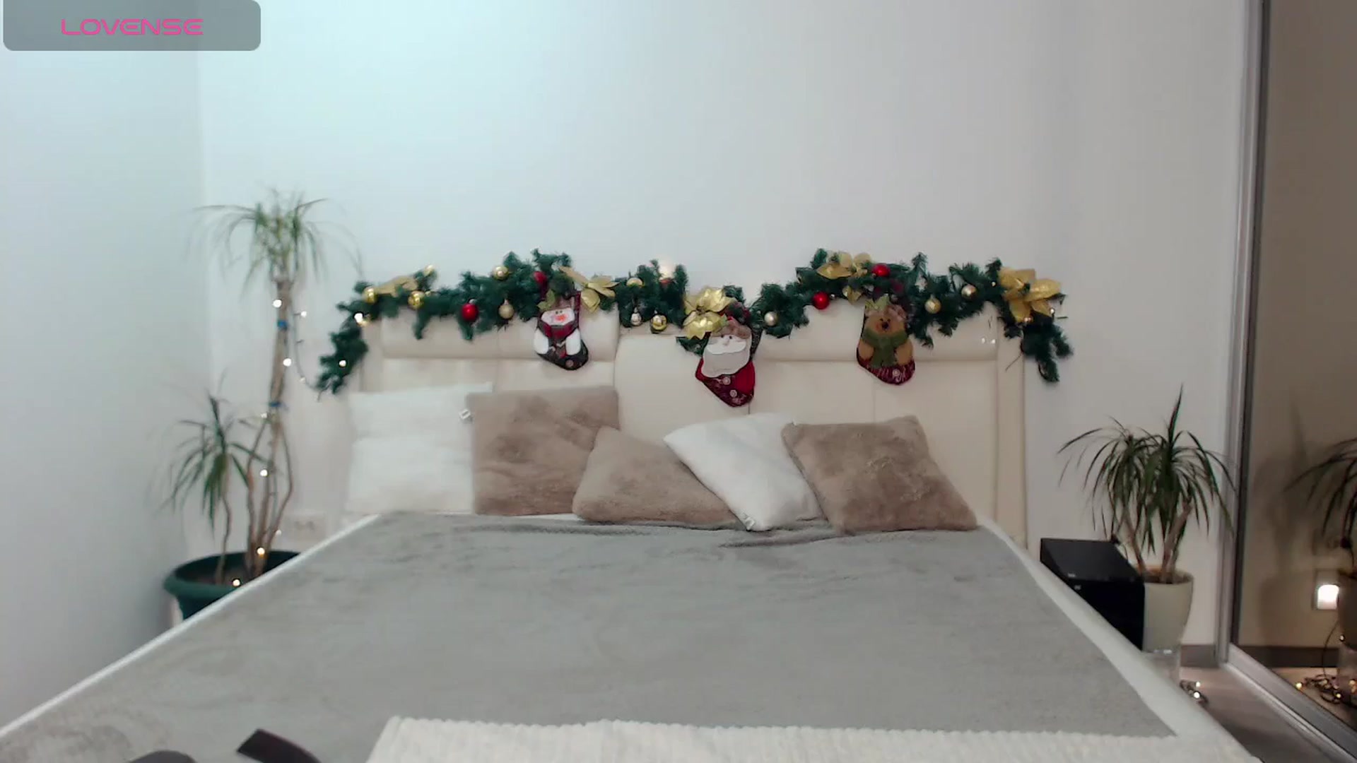 Gallery image thumbnail from CaLLmeJane_'s myfreecams stream on, 12/21/2024, 22:25 image 16 of 20