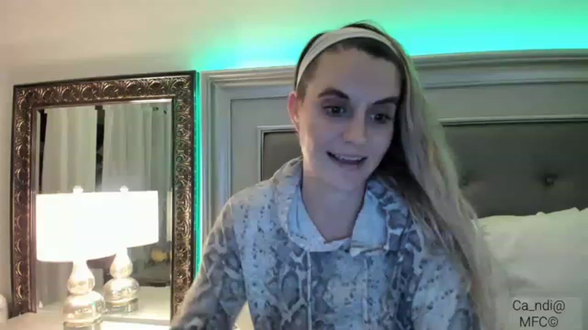 Gallery image thumbnail from Ca_ndi's myfreecams stream on, 12/24/2022, 21:17 image 8 of 20