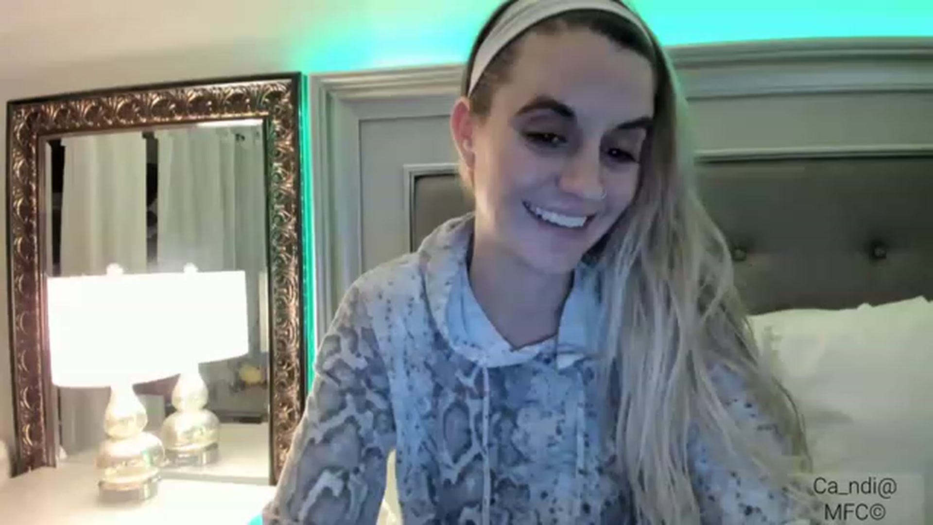 Gallery image thumbnail from Ca_ndi's myfreecams stream on, 12/24/2022, 21:17 image 10 of 20
