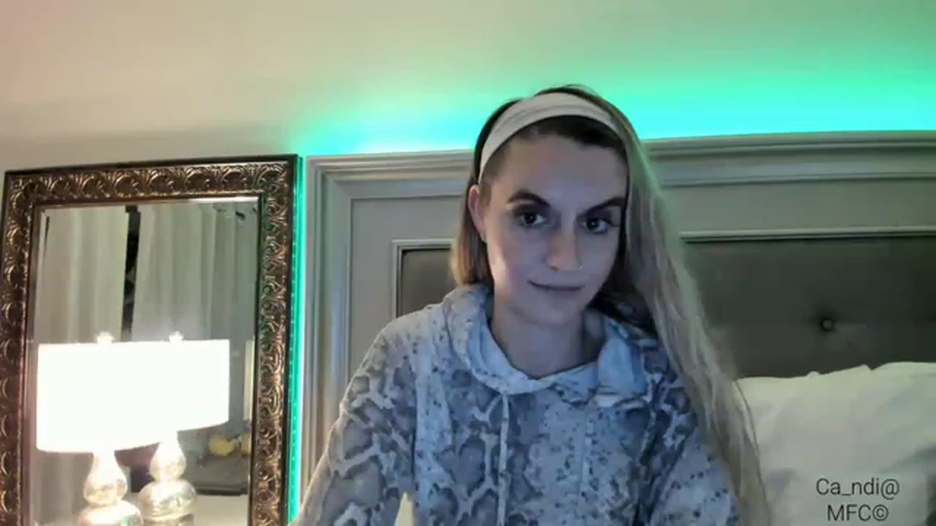 Gallery image thumbnail from Ca_ndi's myfreecams stream on, 12/24/2022, 21:17 image 18 of 20