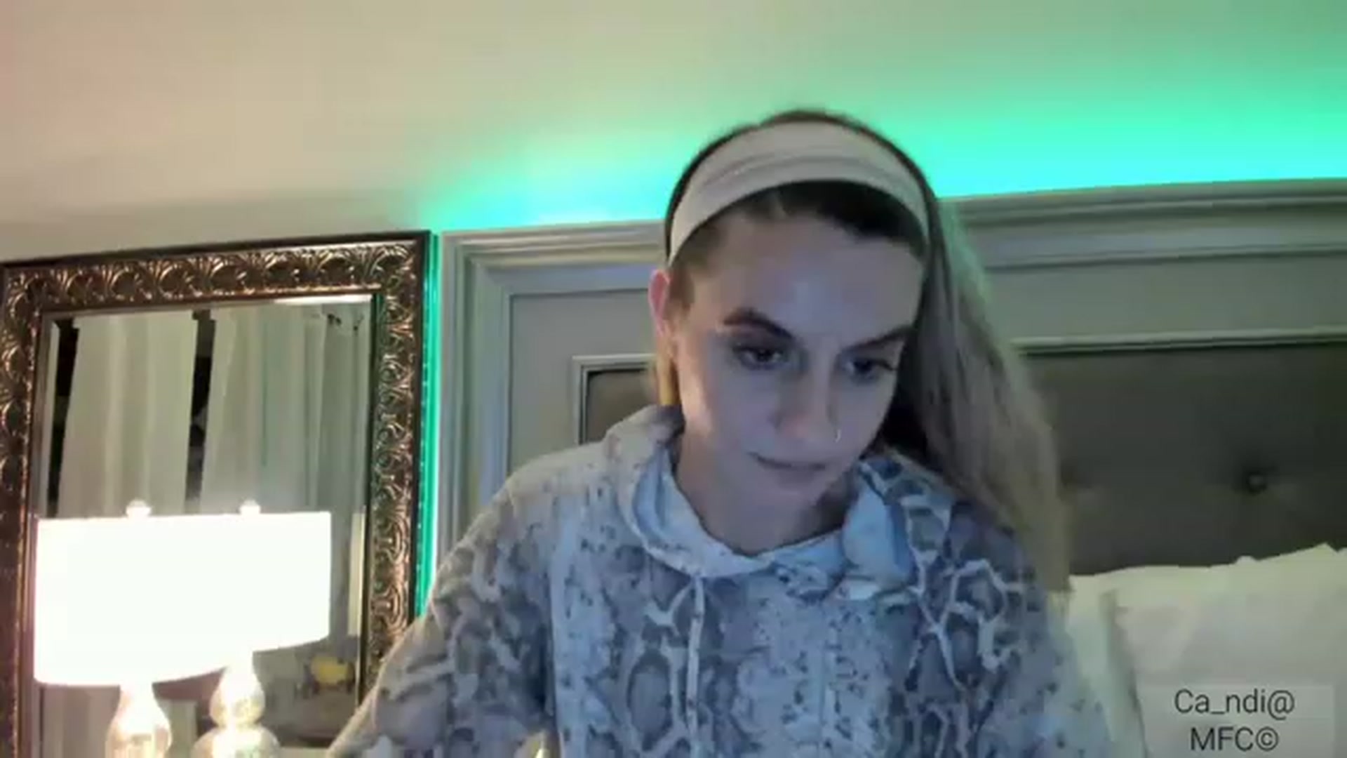 Gallery image thumbnail from Ca_ndi's myfreecams stream on, 12/24/2022, 21:17 image 16 of 20