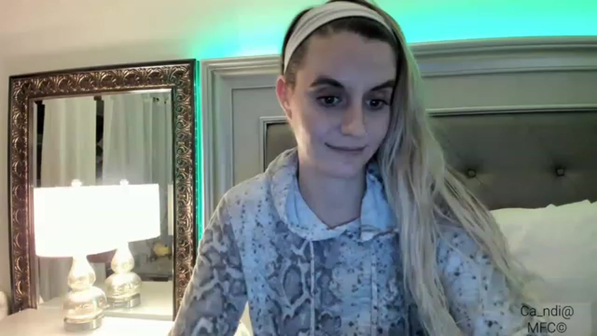 Gallery image thumbnail from Ca_ndi's myfreecams stream on, 12/24/2022, 21:17 image 9 of 20