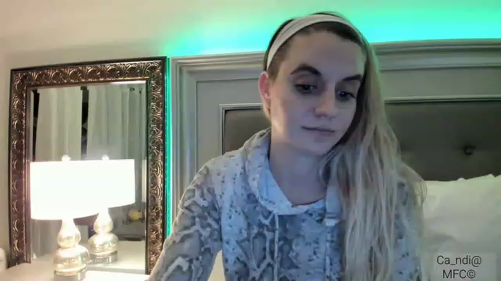 Gallery image thumbnail from Ca_ndi's myfreecams stream on, 12/24/2022, 21:17 image 3 of 20