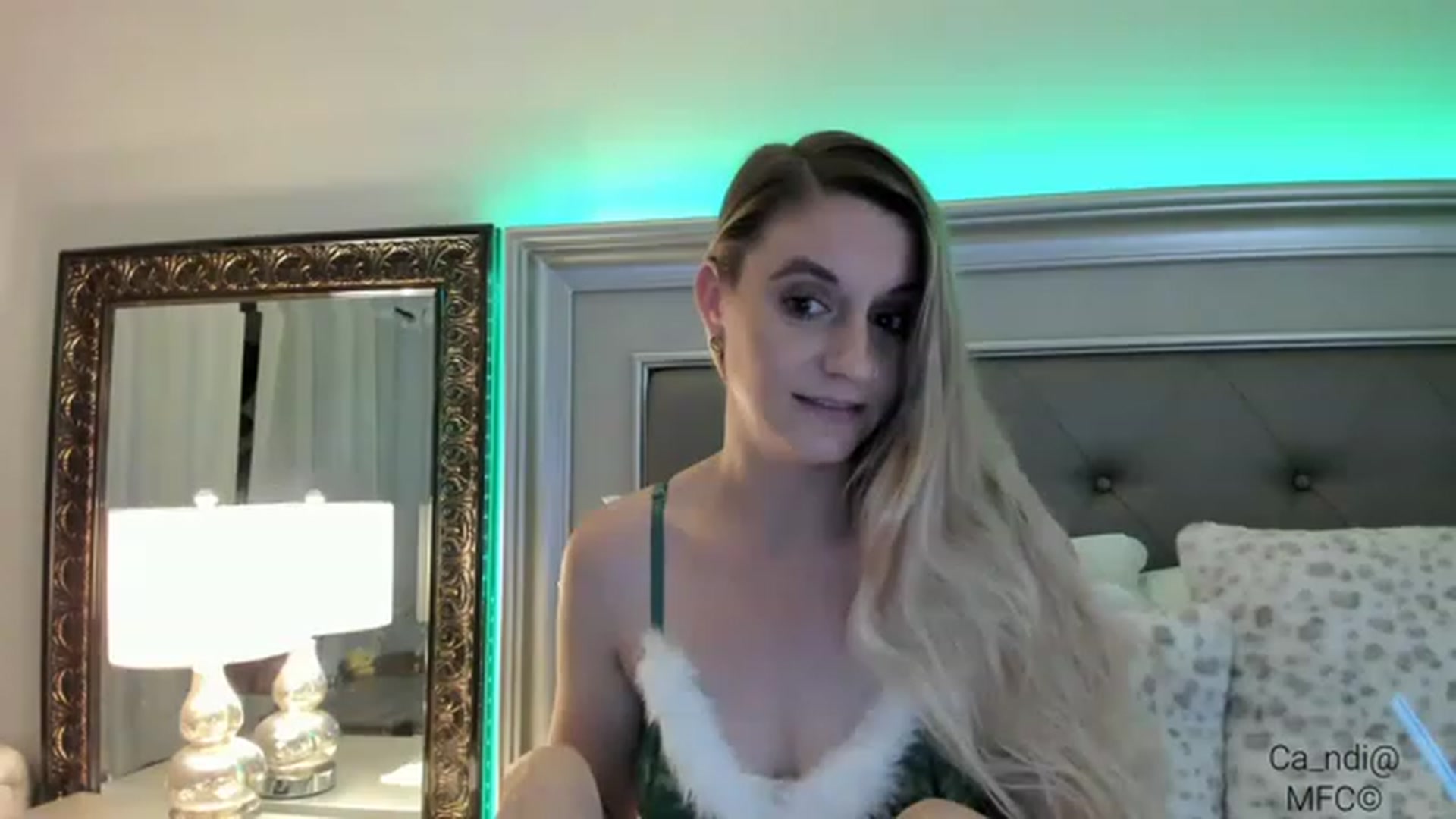 Gallery image thumbnail from Ca_ndi's myfreecams stream on, 12/25/2022, 15:38 image 13 of 20