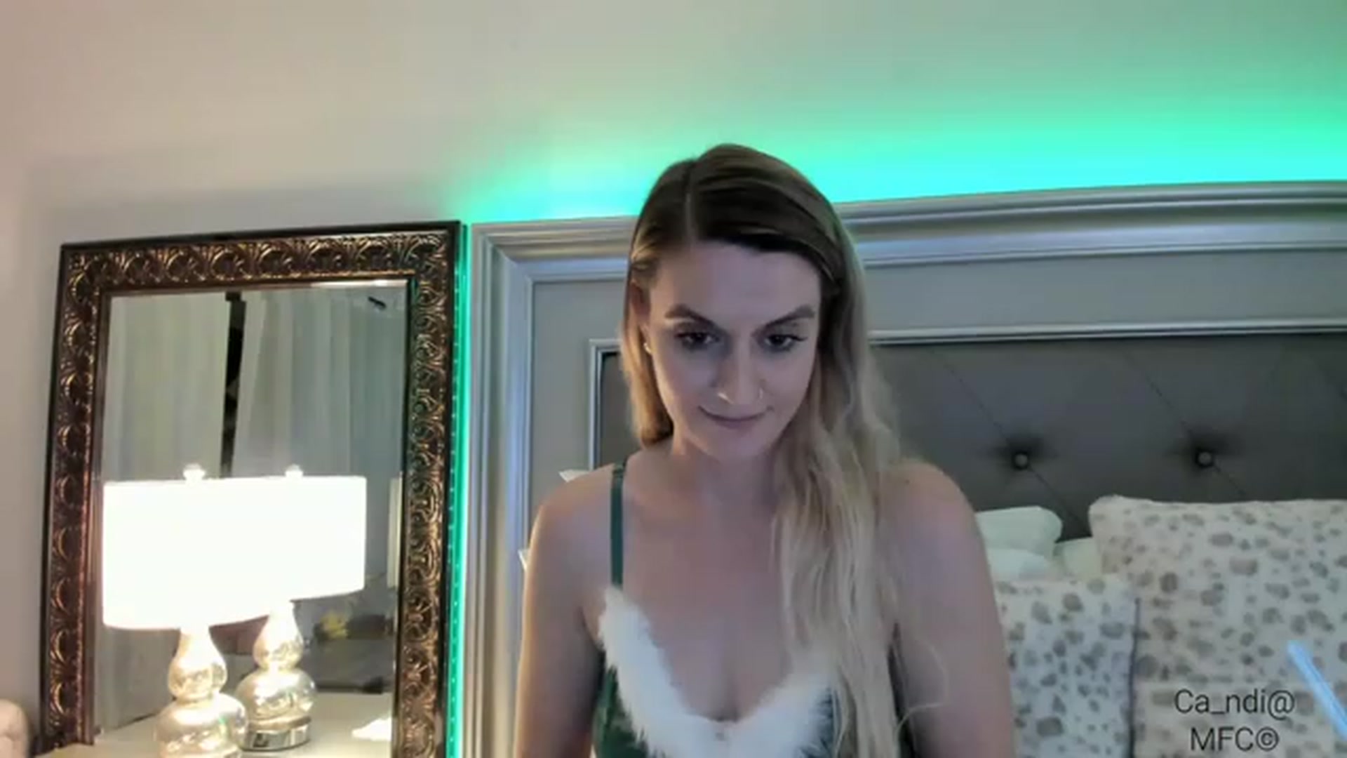 Gallery image thumbnail from Ca_ndi's myfreecams stream on, 12/25/2022, 15:38 image 10 of 20