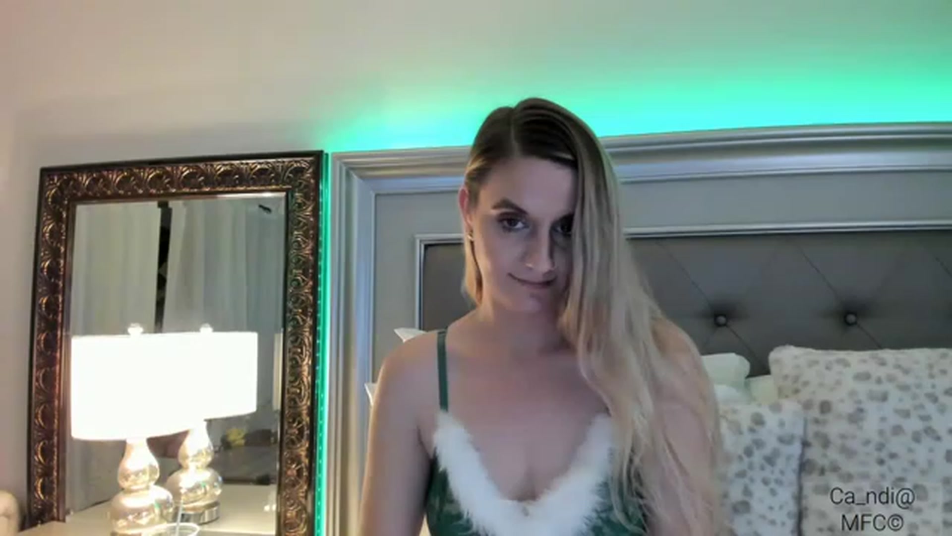 Gallery image thumbnail from Ca_ndi's myfreecams stream on, 12/25/2022, 15:38 image 17 of 20
