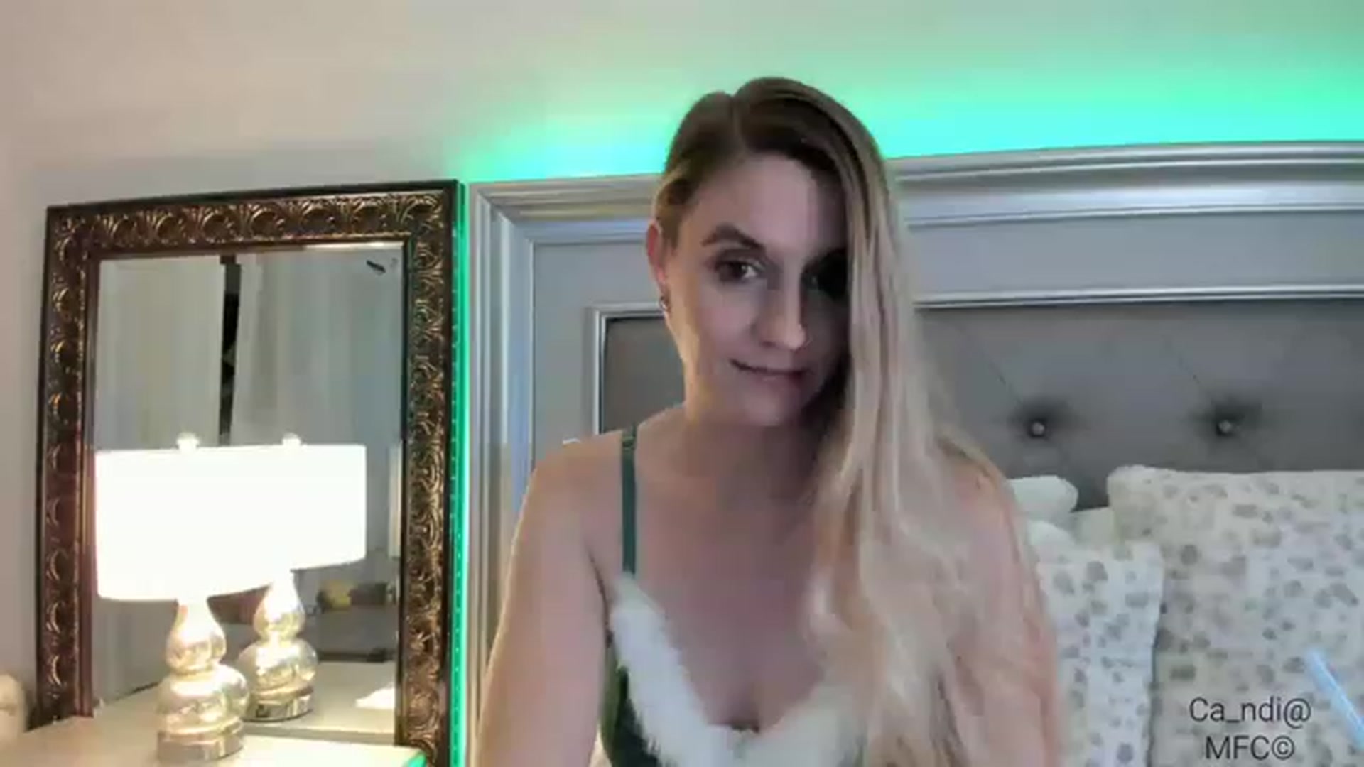 Gallery image thumbnail from Ca_ndi's myfreecams stream on, 12/25/2022, 15:38 image 15 of 20