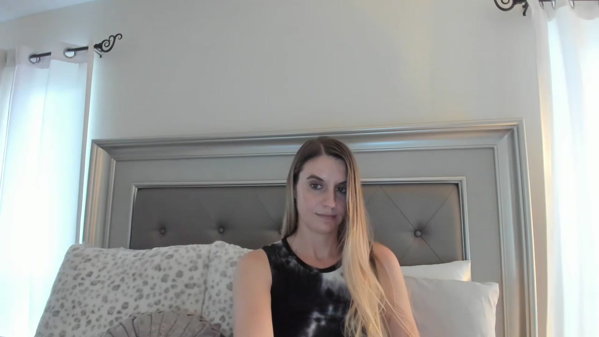 Gallery image thumbnail from Ca_ndi's myfreecams stream on, 02/10/2023, 19:00 image 10 of 20