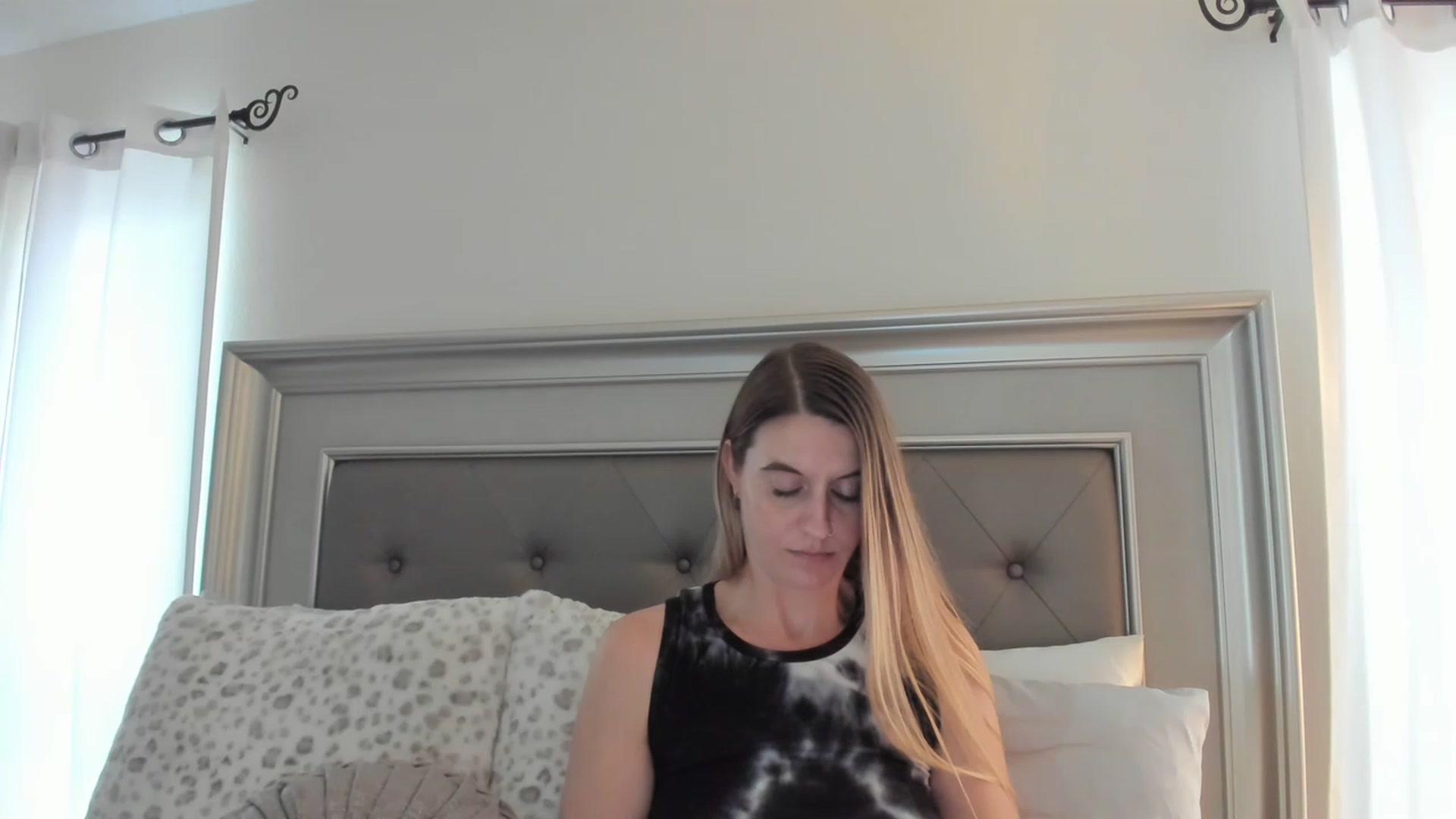 Gallery image thumbnail from Ca_ndi's myfreecams stream on, 02/10/2023, 19:00 image 19 of 20