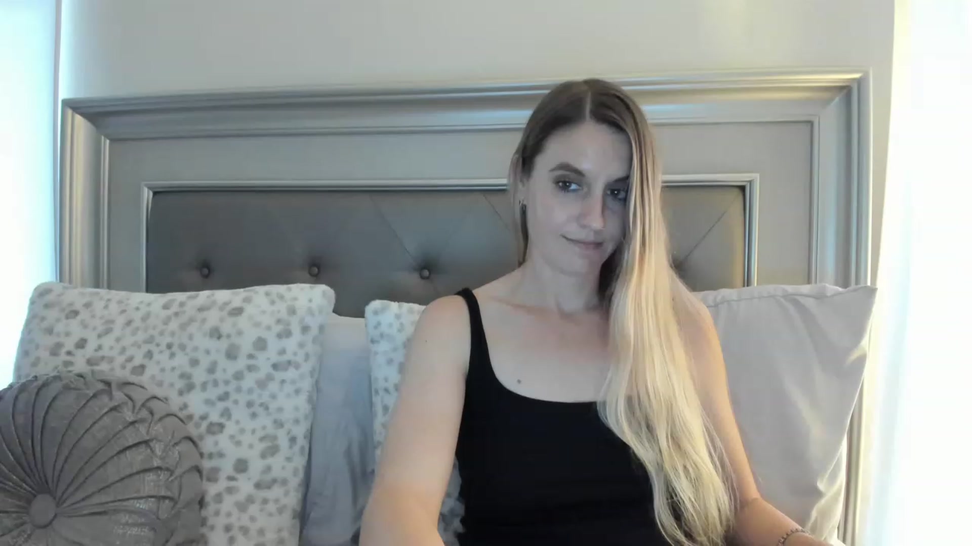 Gallery image thumbnail from Ca_ndi's myfreecams stream on, 02/11/2023, 20:20 image 3 of 20