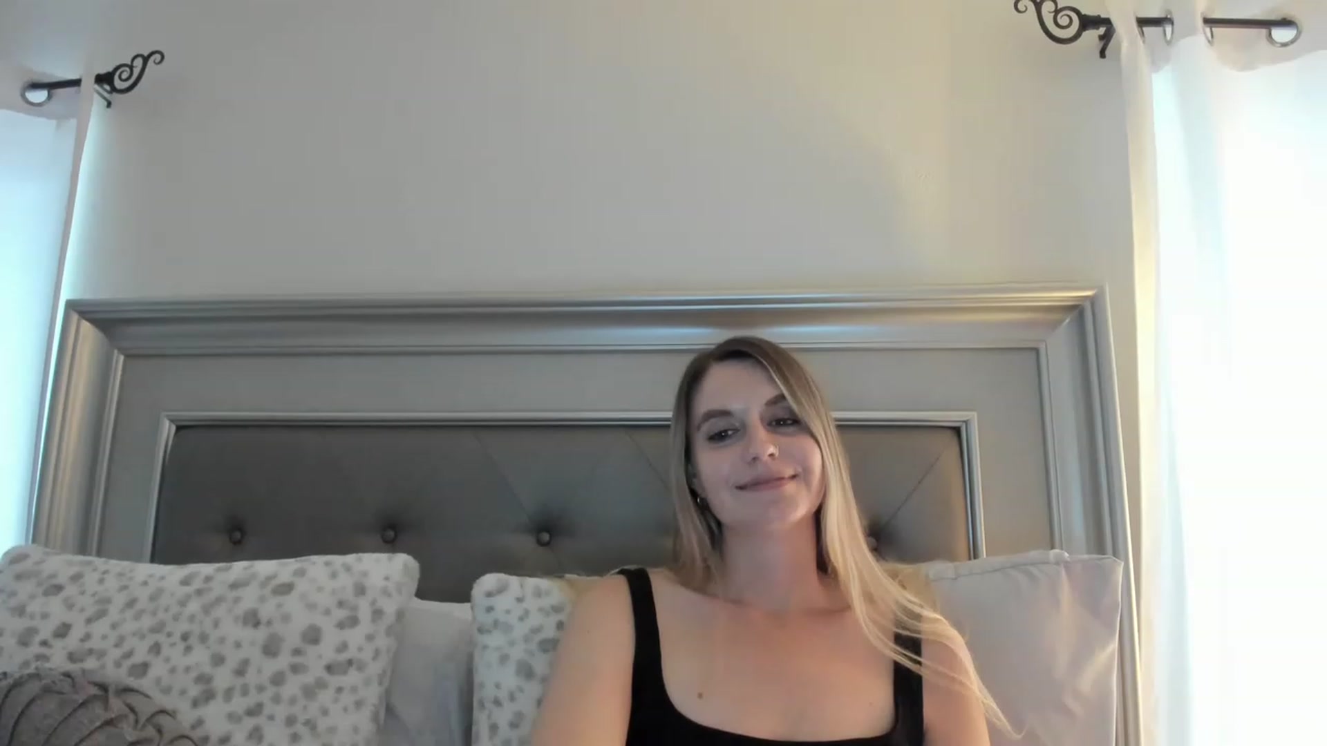 Gallery image thumbnail from Ca_ndi's myfreecams stream on, 02/11/2023, 20:20 image 19 of 20