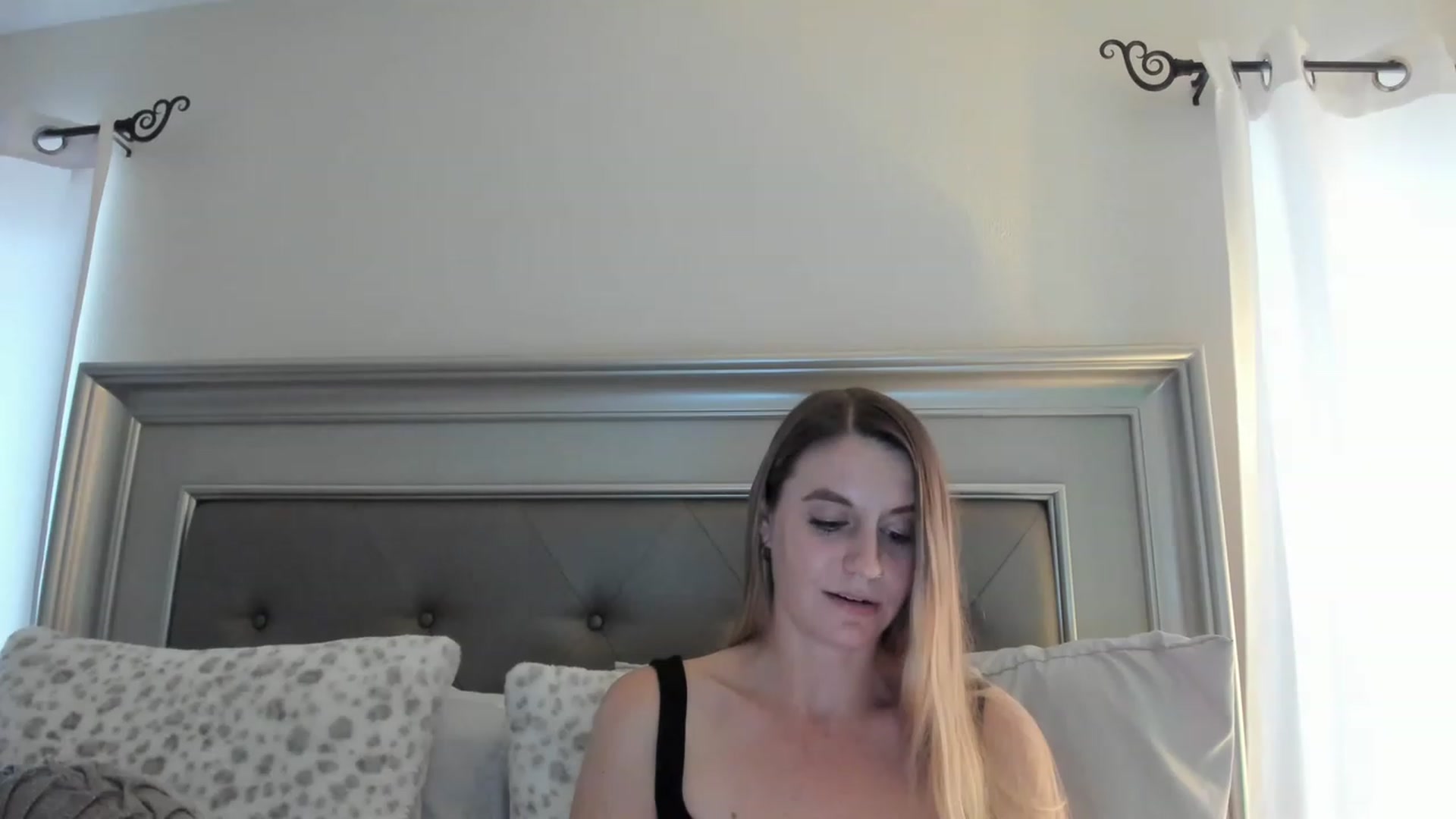 Gallery image thumbnail from Ca_ndi's myfreecams stream on, 02/11/2023, 20:20 image 18 of 20