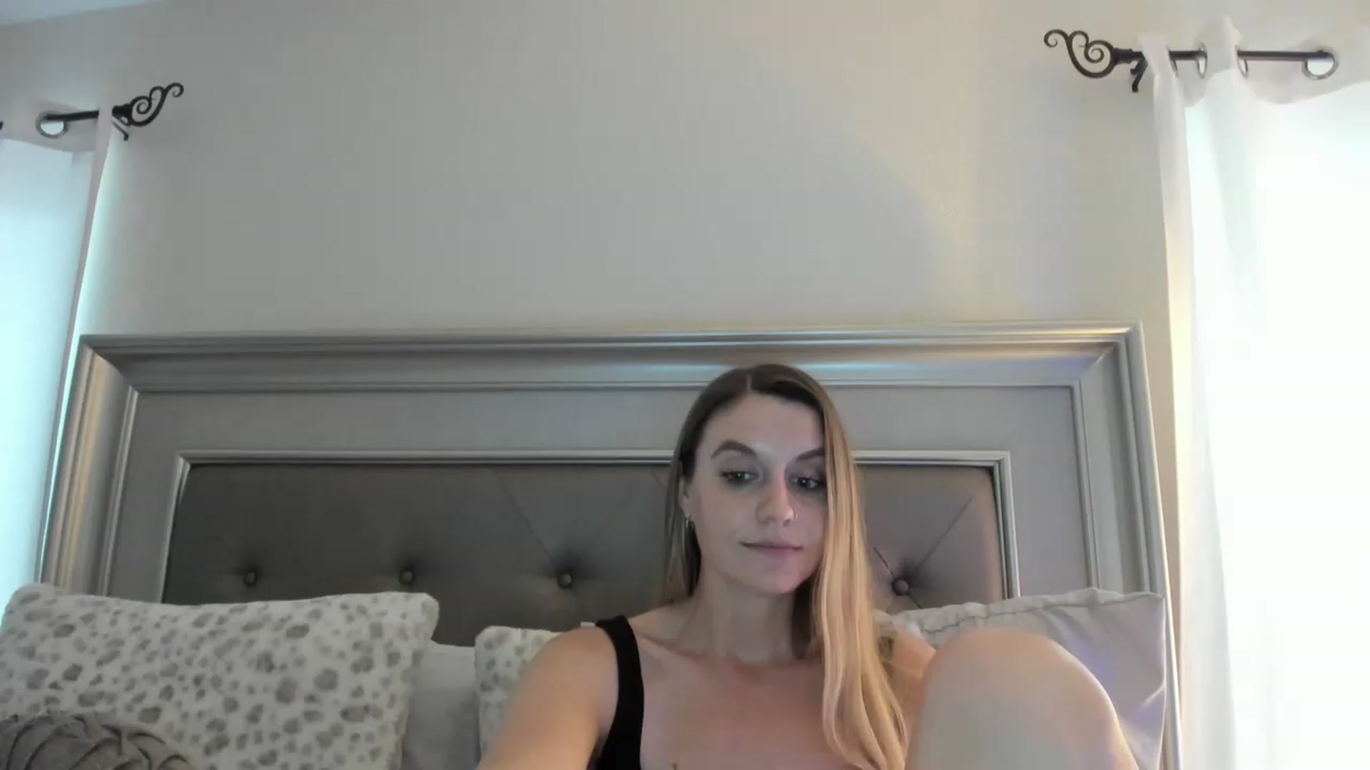 Gallery image thumbnail from Ca_ndi's myfreecams stream on, 02/11/2023, 20:20 image 17 of 20