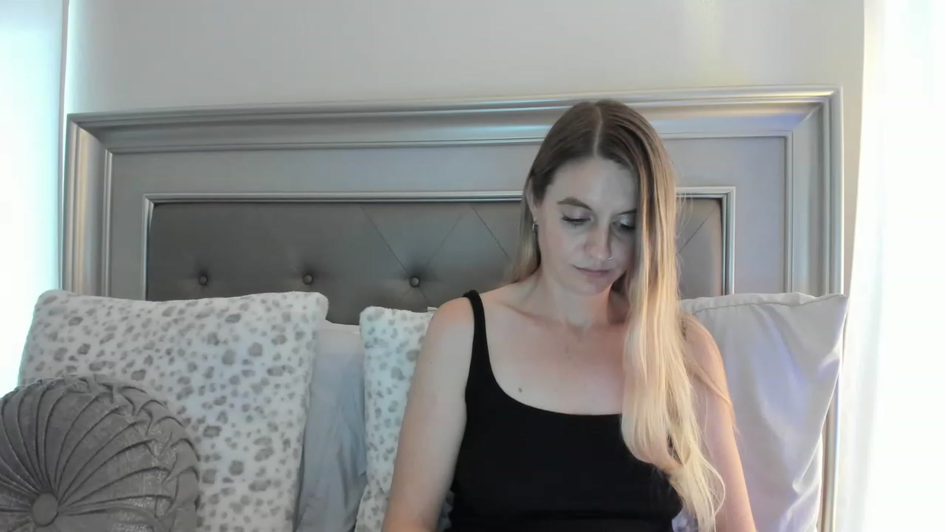 Gallery image thumbnail from Ca_ndi's myfreecams stream on, 02/11/2023, 20:20 image 4 of 20