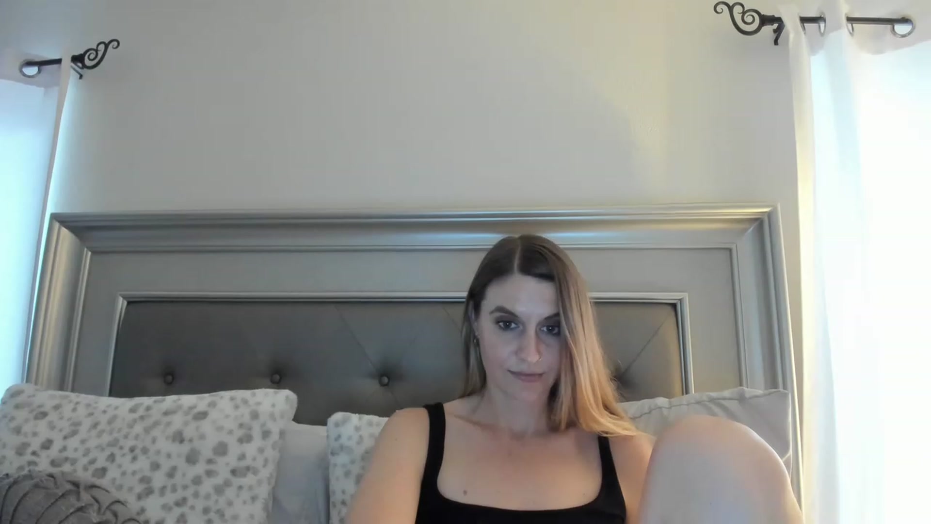 Gallery image thumbnail from Ca_ndi's myfreecams stream on, 02/11/2023, 20:20 image 16 of 20