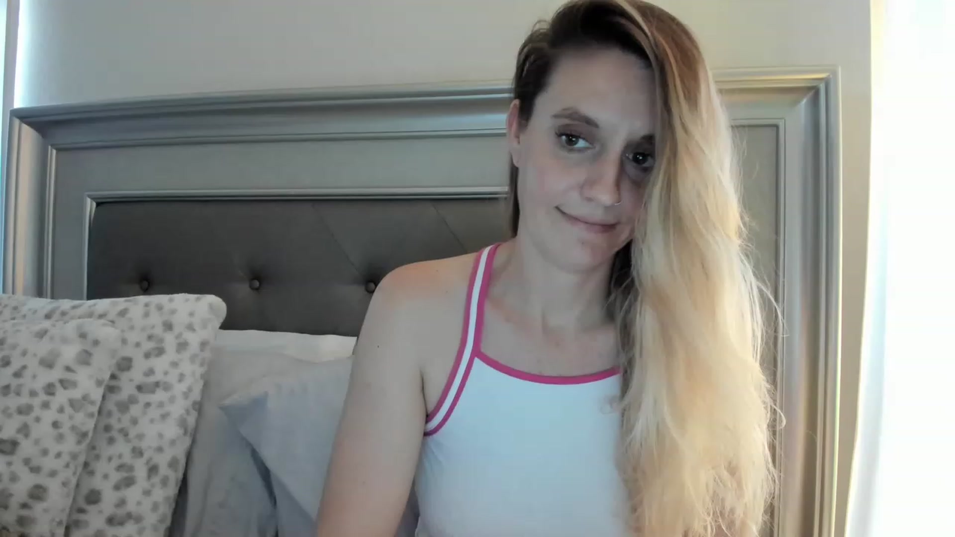 Gallery image thumbnail from Ca_ndi's myfreecams stream on, 02/13/2023, 18:59 image 13 of 20