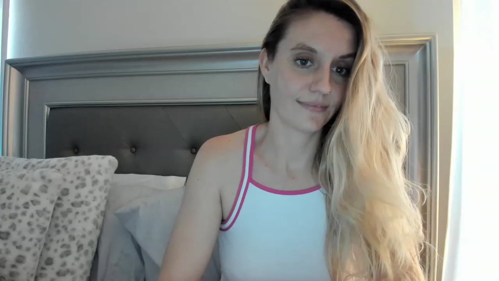 Gallery image thumbnail from Ca_ndi's myfreecams stream on, 02/13/2023, 18:59 image 6 of 20