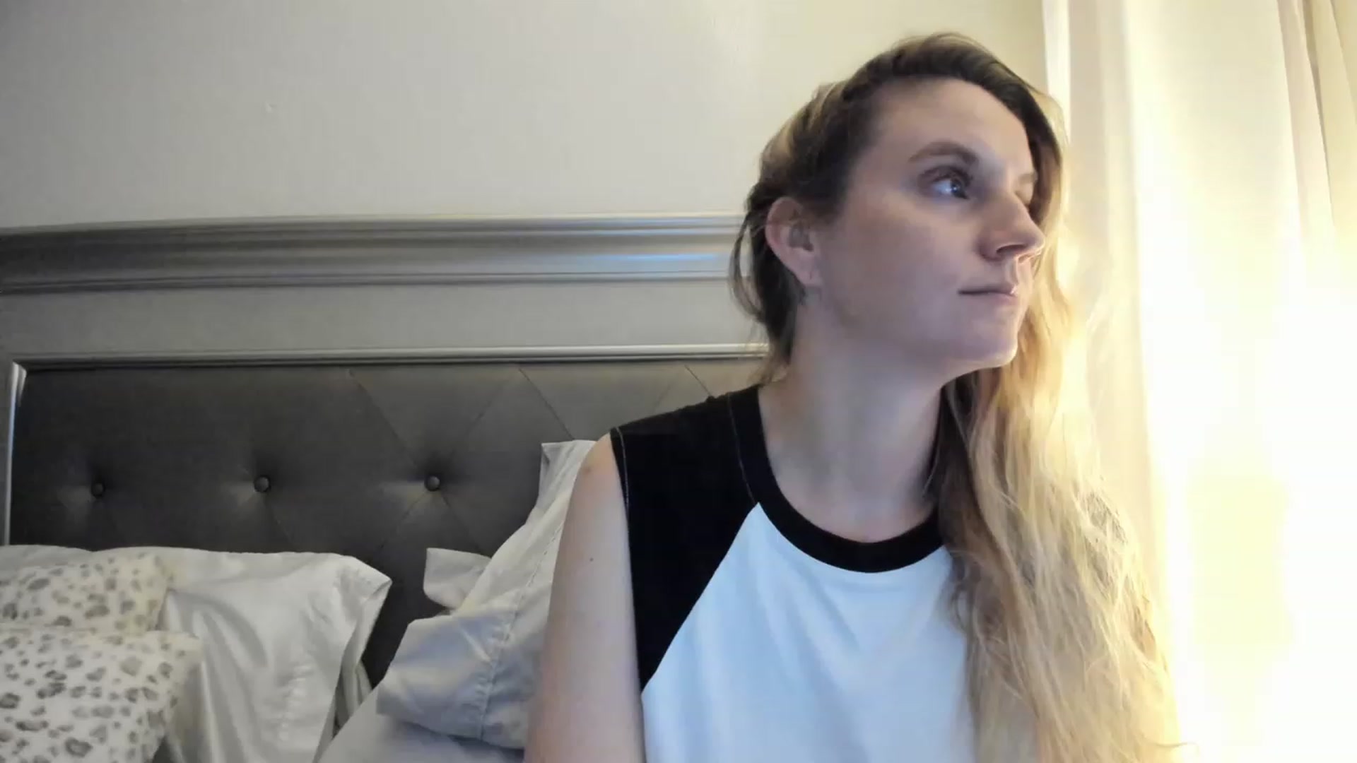 Gallery image thumbnail from Ca_ndi's myfreecams stream on, 02/19/2023, 24:40 image 2 of 20