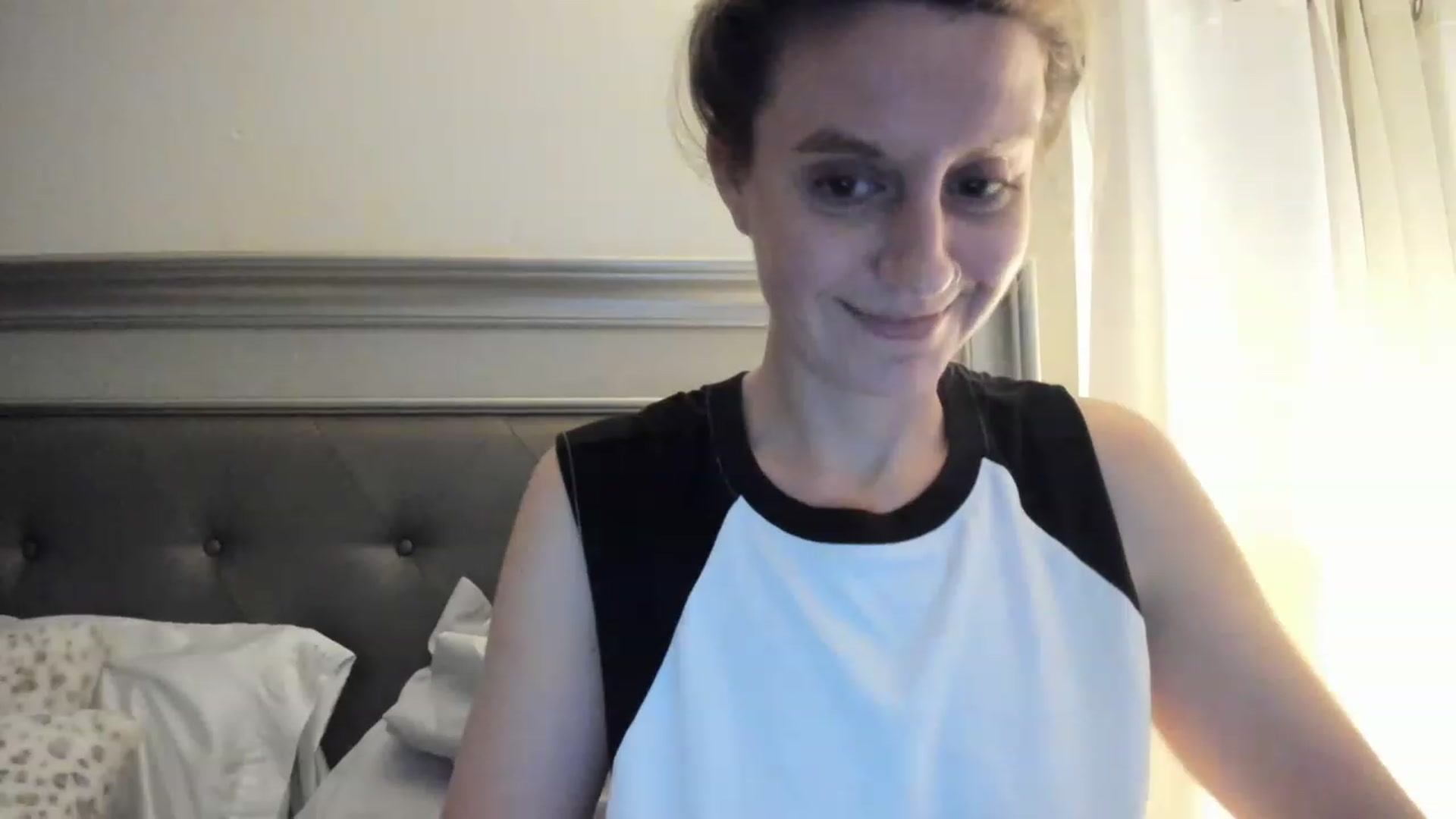 Gallery image thumbnail from Ca_ndi's myfreecams stream on, 02/19/2023, 24:40 image 17 of 20