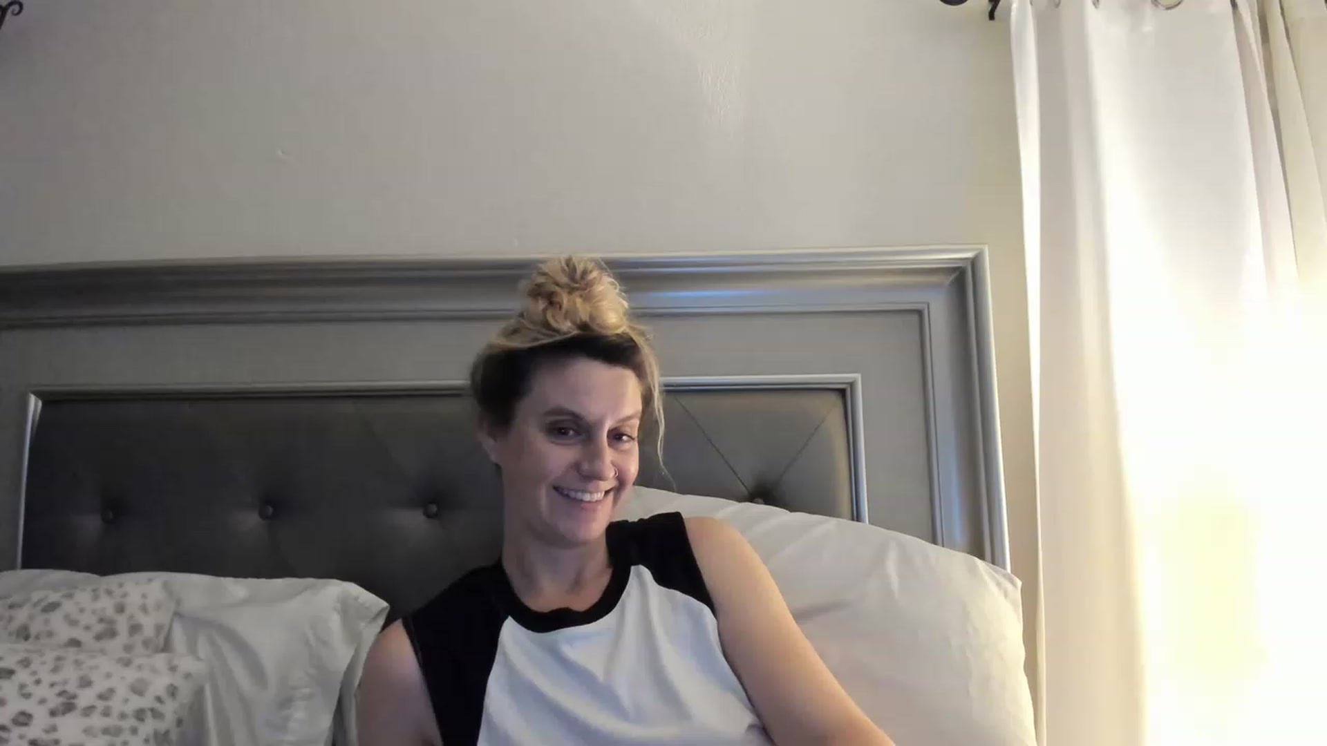 Gallery image thumbnail from Ca_ndi's myfreecams stream on, 02/19/2023, 24:40 image 14 of 20