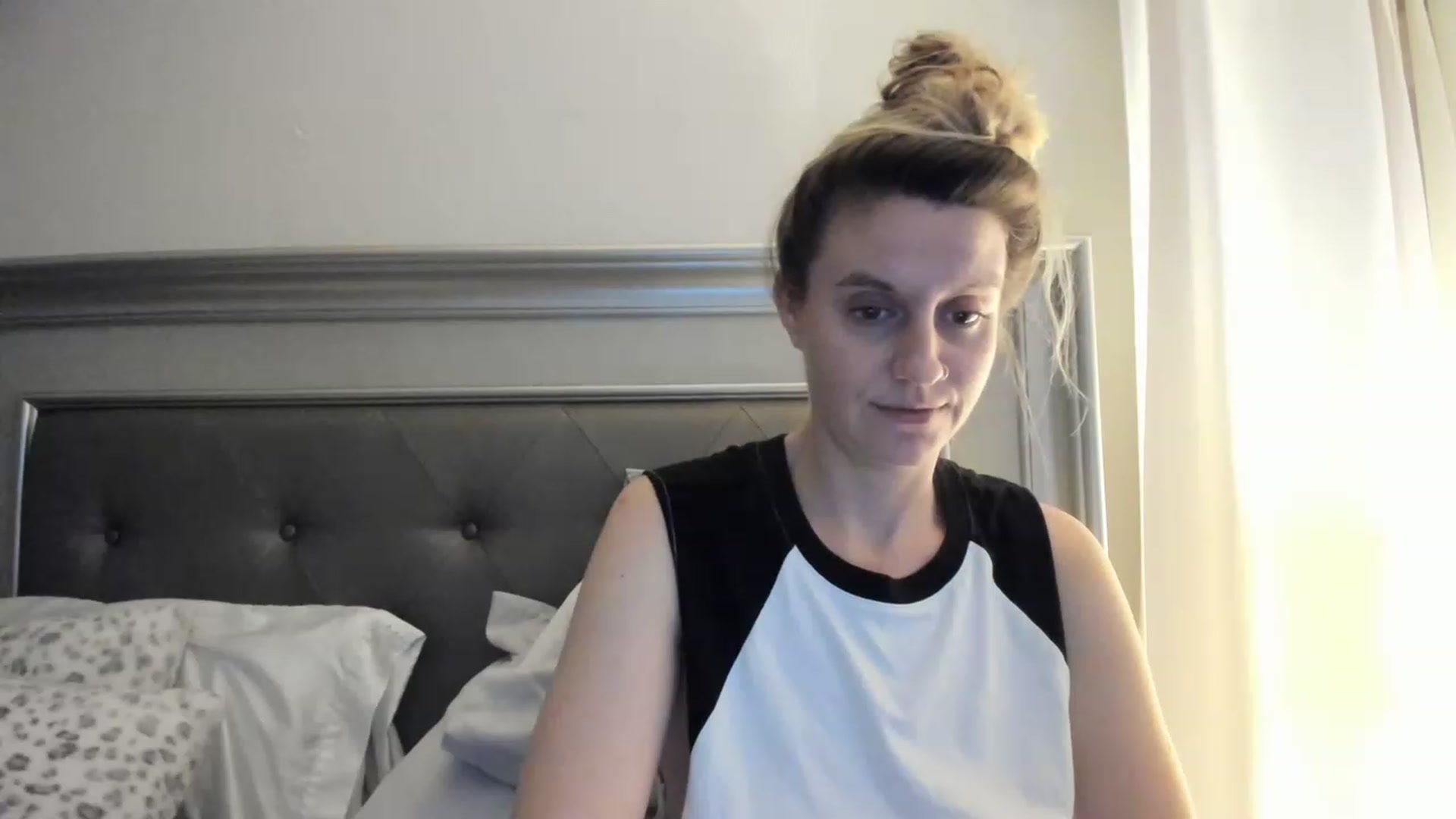 Gallery image thumbnail from Ca_ndi's myfreecams stream on, 02/19/2023, 24:40 image 10 of 20