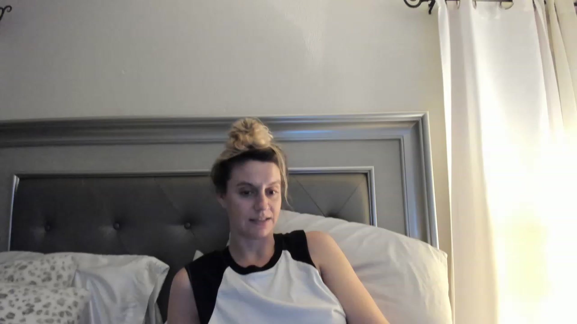 Gallery image thumbnail from Ca_ndi's myfreecams stream on, 02/19/2023, 24:40 image 16 of 20