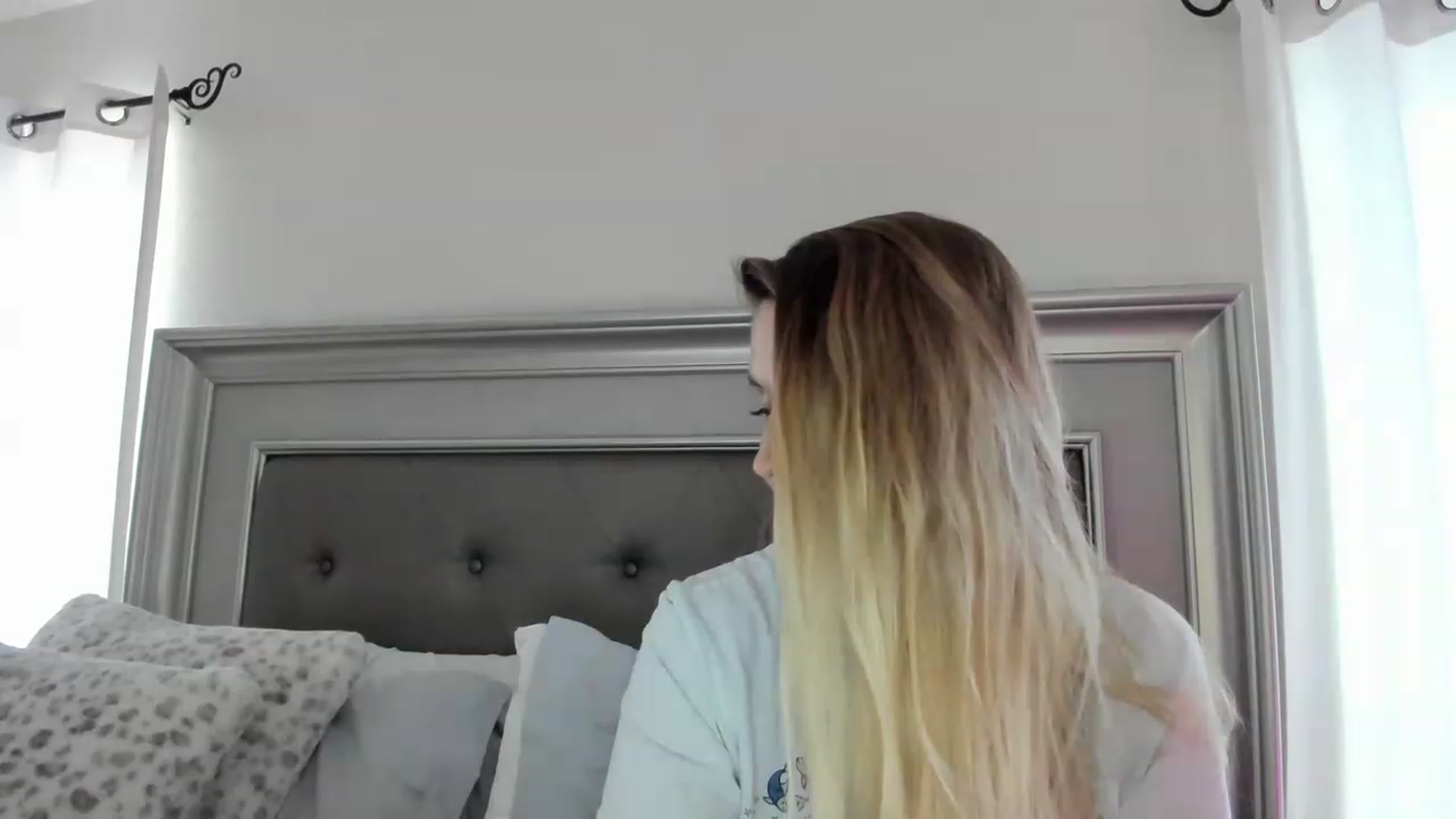 Gallery image thumbnail from Ca_ndi's myfreecams stream on, 02/22/2023, 16:13 image 15 of 20