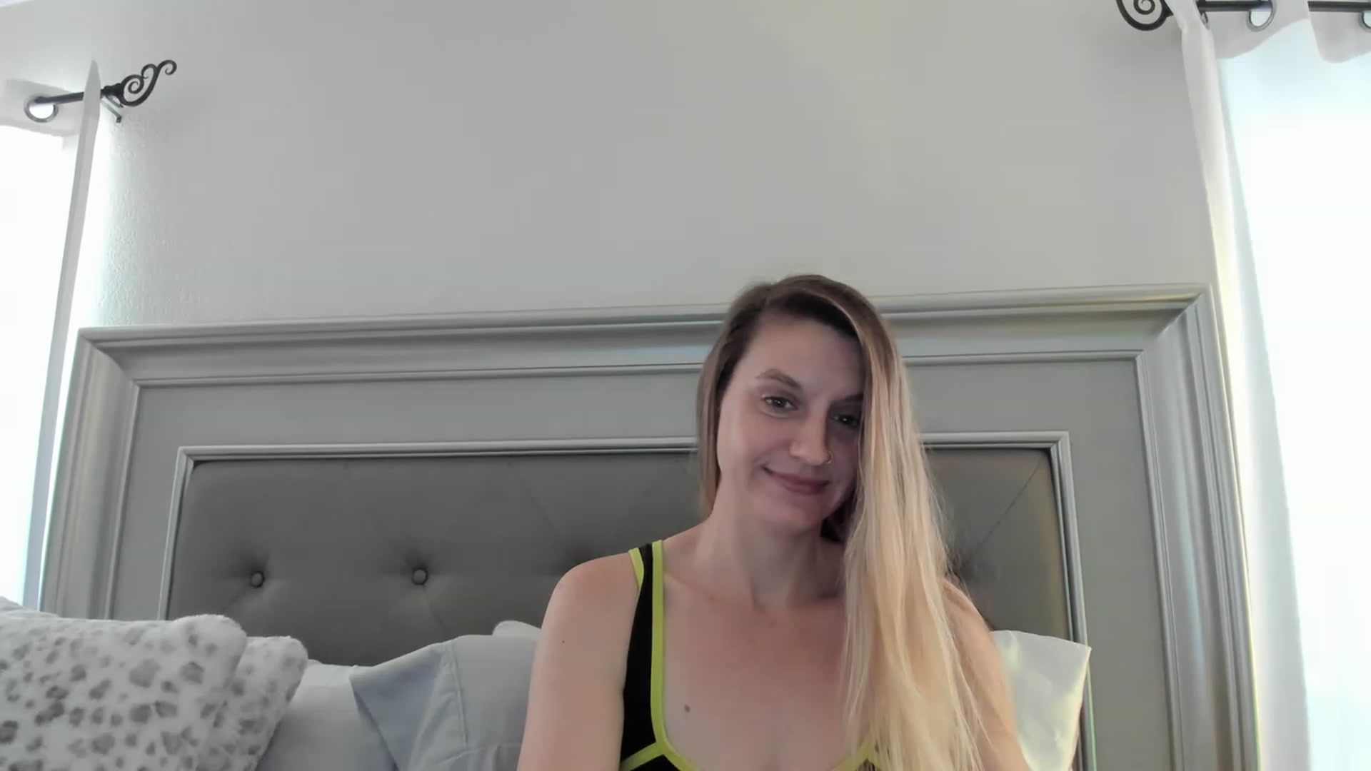 Gallery image thumbnail from Ca_ndi's myfreecams stream on, 02/23/2023, 13:59 image 7 of 20