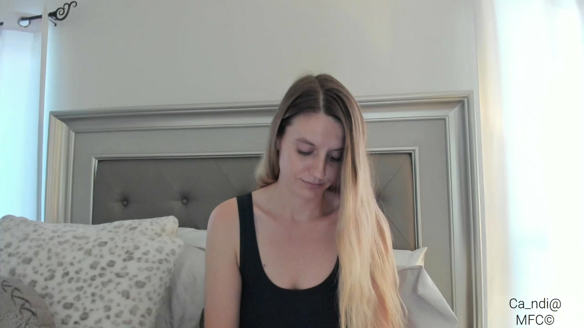 Gallery image thumbnail from Ca_ndi's myfreecams stream on, 03/01/2023, 21:20 image 15 of 20