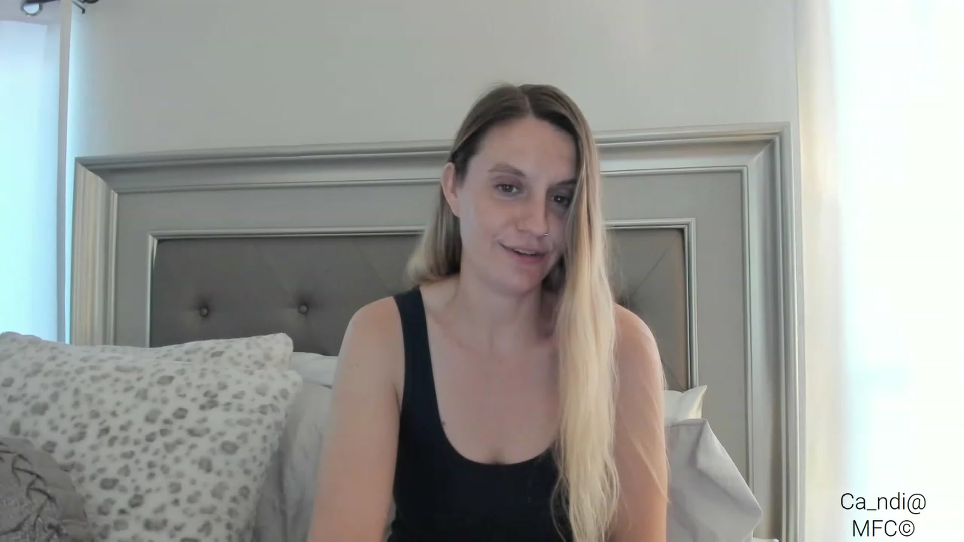 Gallery image thumbnail from Ca_ndi's myfreecams stream on, 03/01/2023, 21:20 image 16 of 20