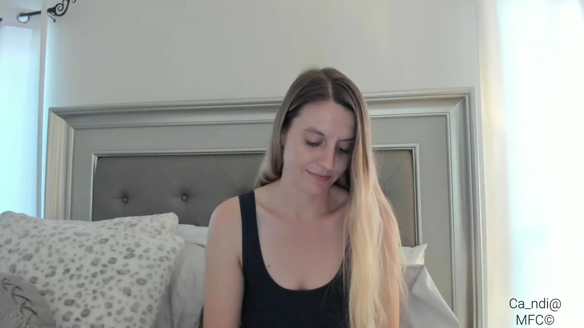 Gallery image thumbnail from Ca_ndi's myfreecams stream on, 03/01/2023, 21:20 image 13 of 20