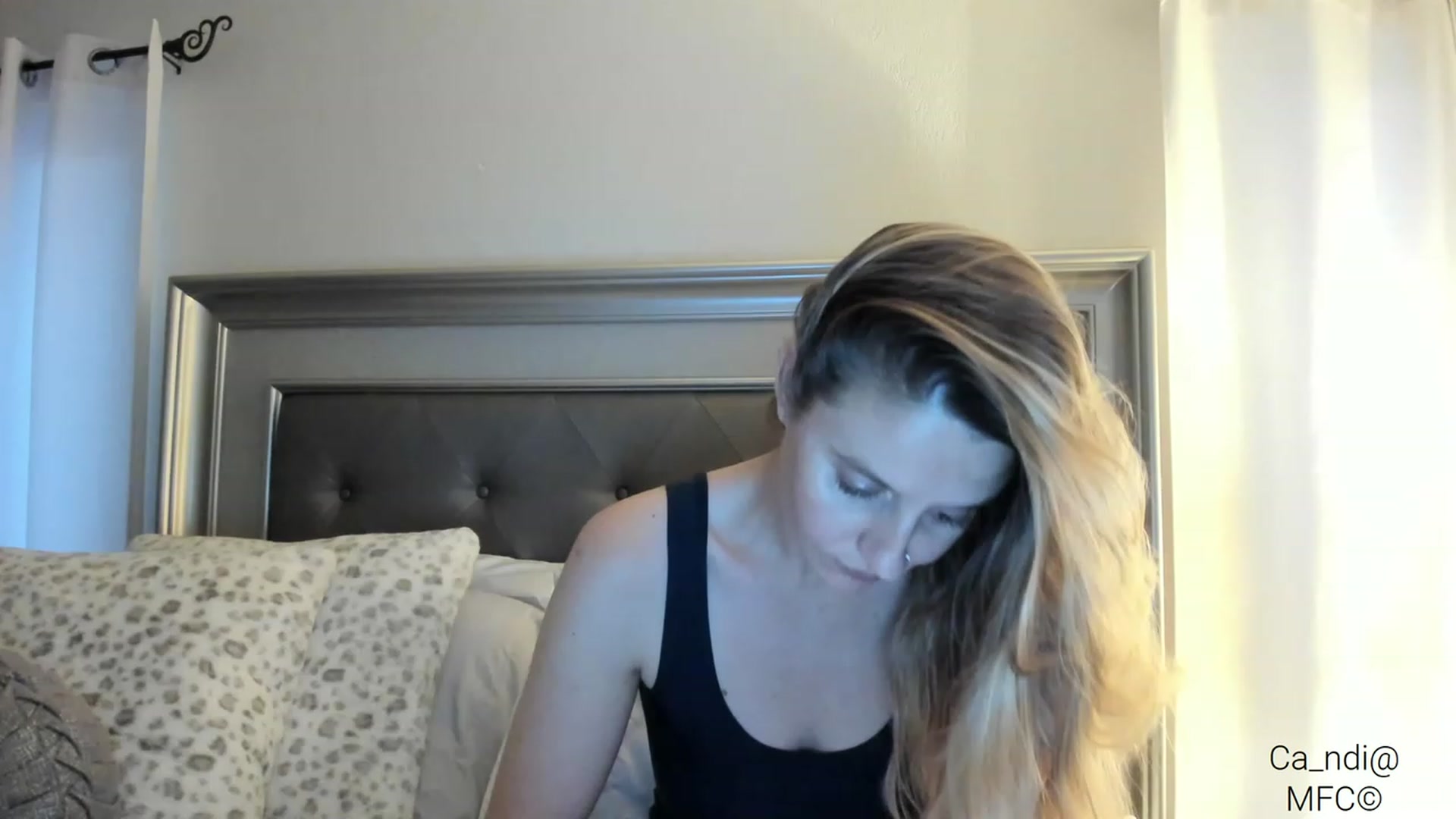 Gallery image thumbnail from Ca_ndi's myfreecams stream on, 03/02/2023, 24:01 image 1 of 20