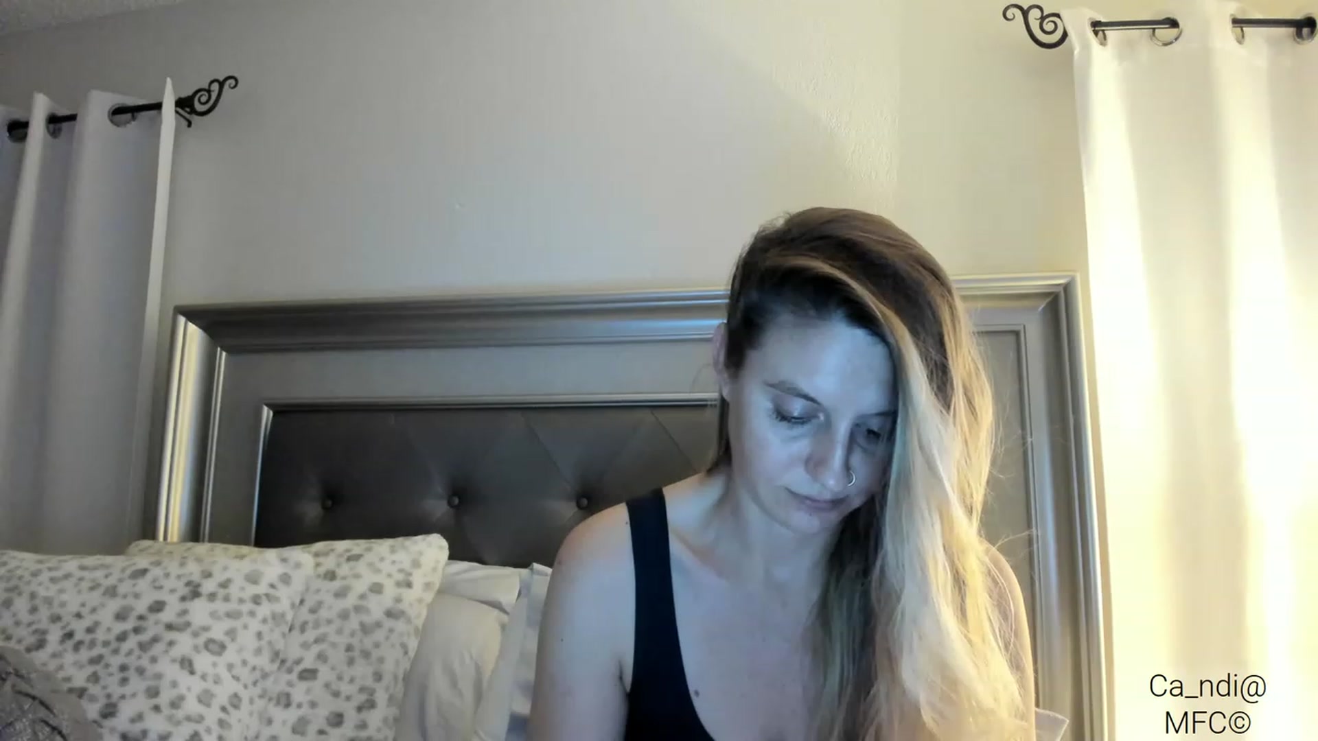 Gallery image thumbnail from Ca_ndi's myfreecams stream on, 03/02/2023, 24:01 image 18 of 20