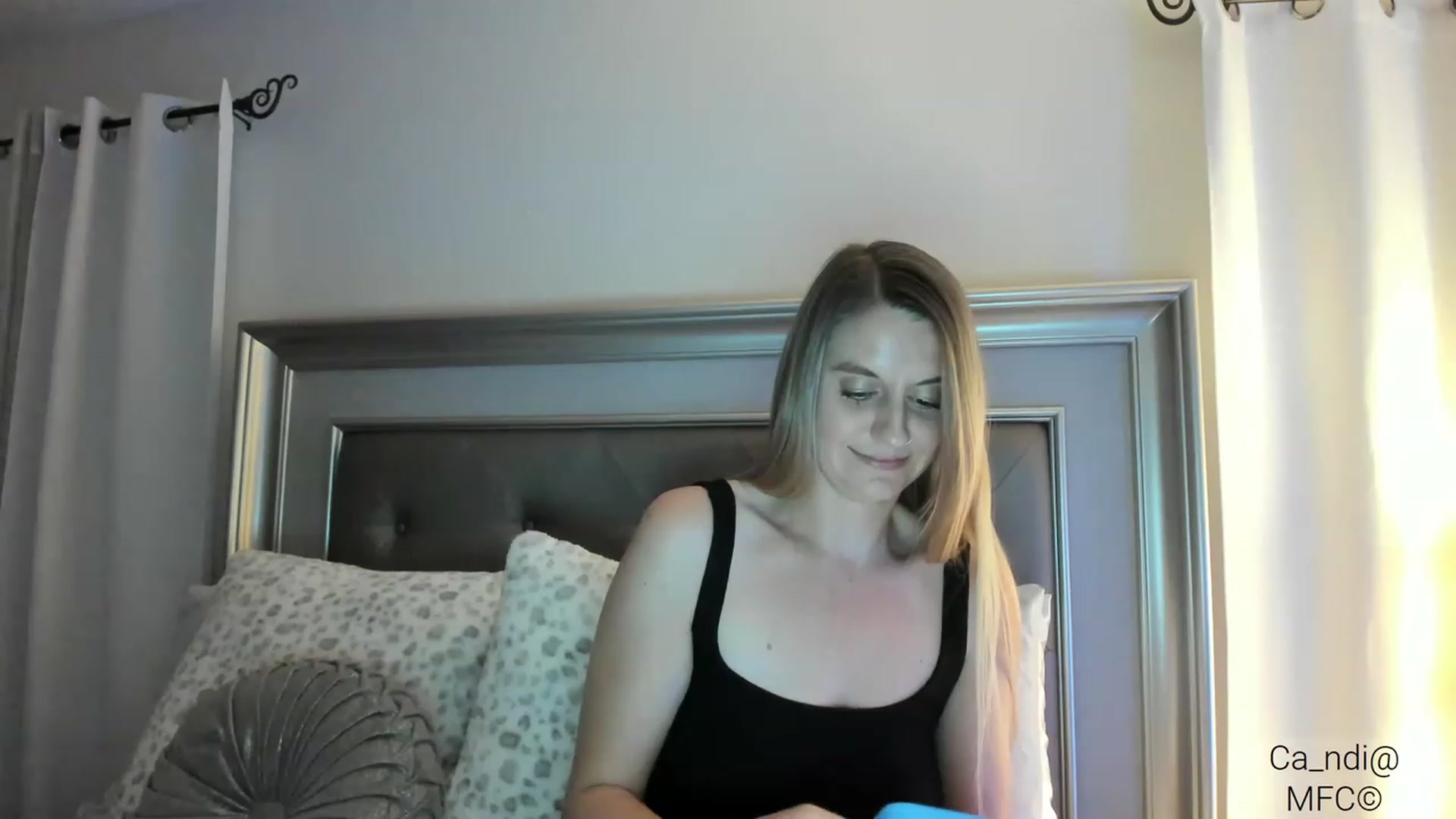 Gallery image thumbnail from Ca_ndi's myfreecams stream on, 03/05/2023, 24:22 image 16 of 20