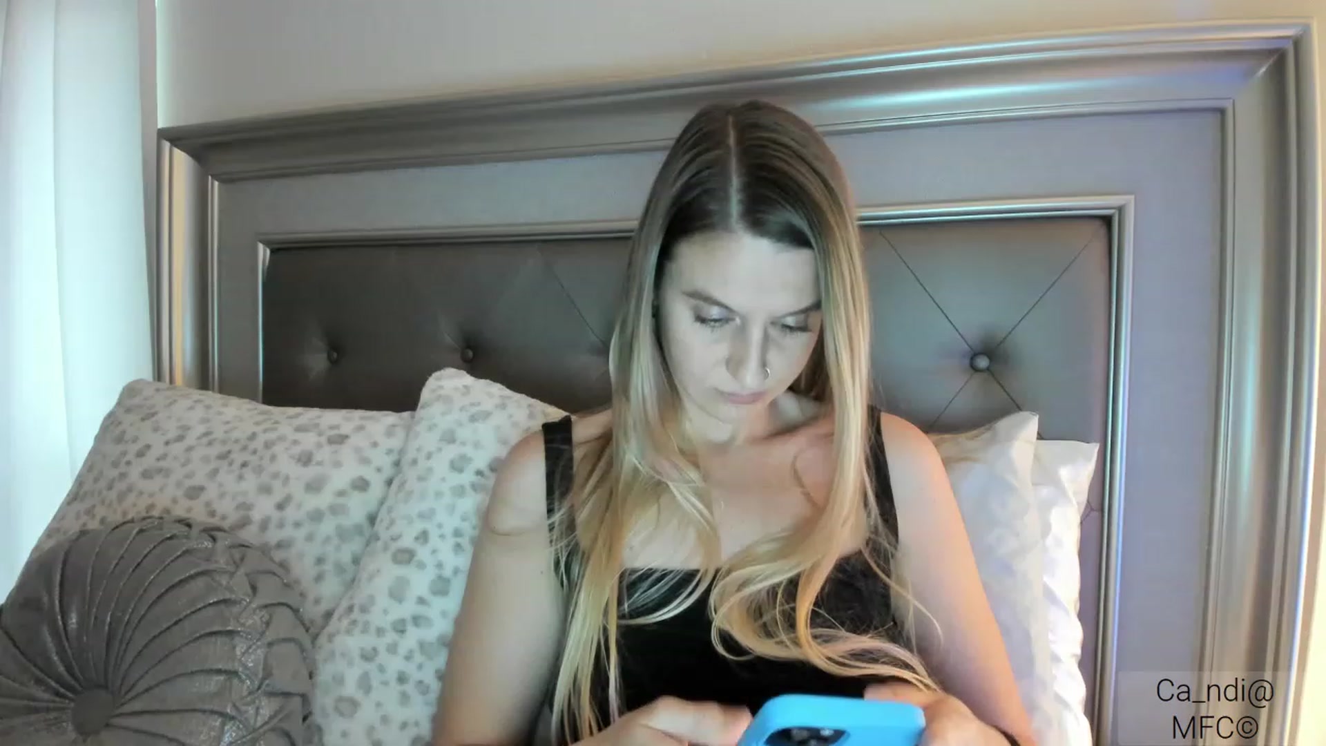 Gallery image thumbnail from Ca_ndi's myfreecams stream on, 03/05/2023, 24:22 image 4 of 20