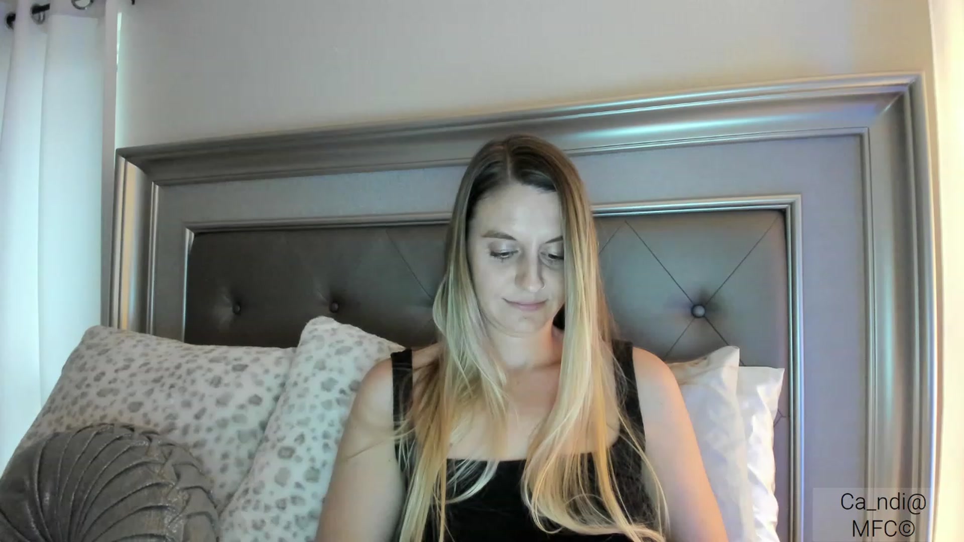 Gallery image thumbnail from Ca_ndi's myfreecams stream on, 03/05/2023, 24:22 image 5 of 20