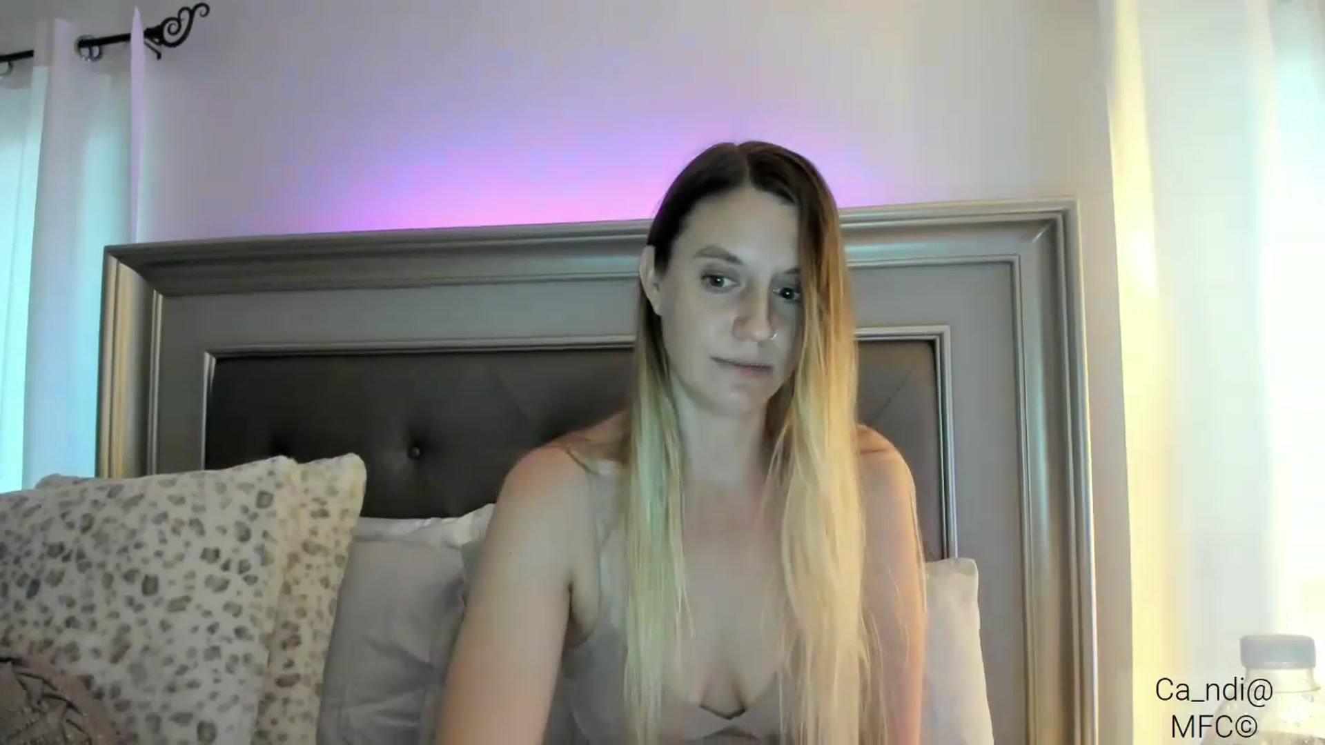 Gallery image thumbnail from Ca_ndi's myfreecams stream on, 03/06/2023, 23:20 image 17 of 20