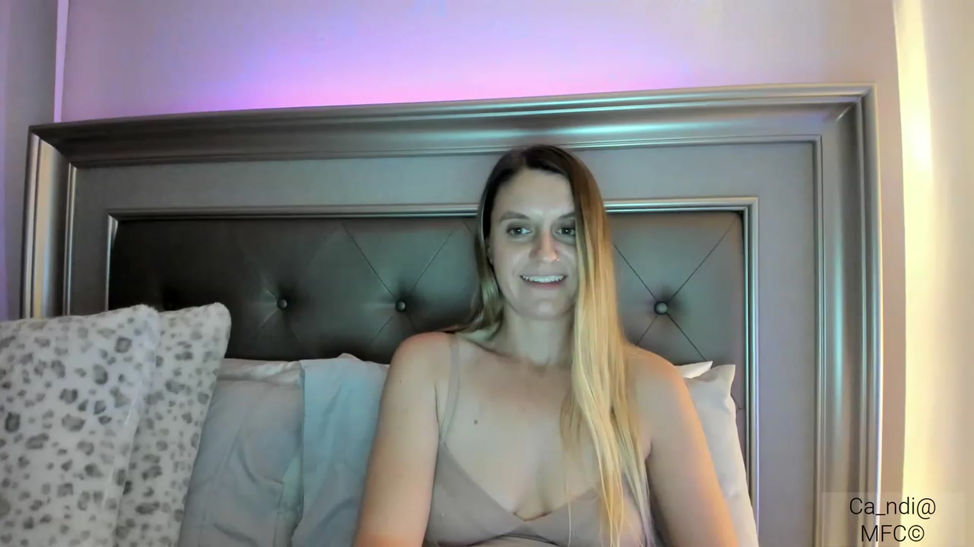 Gallery image thumbnail from Ca_ndi's myfreecams stream on, 03/07/2023, 24:02 image 5 of 20