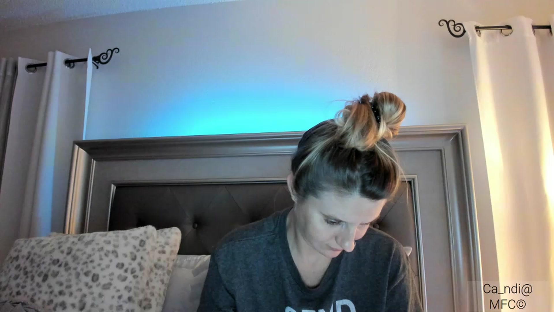 Gallery image thumbnail from Ca_ndi's myfreecams stream on, 03/07/2023, 01:51 image 10 of 20