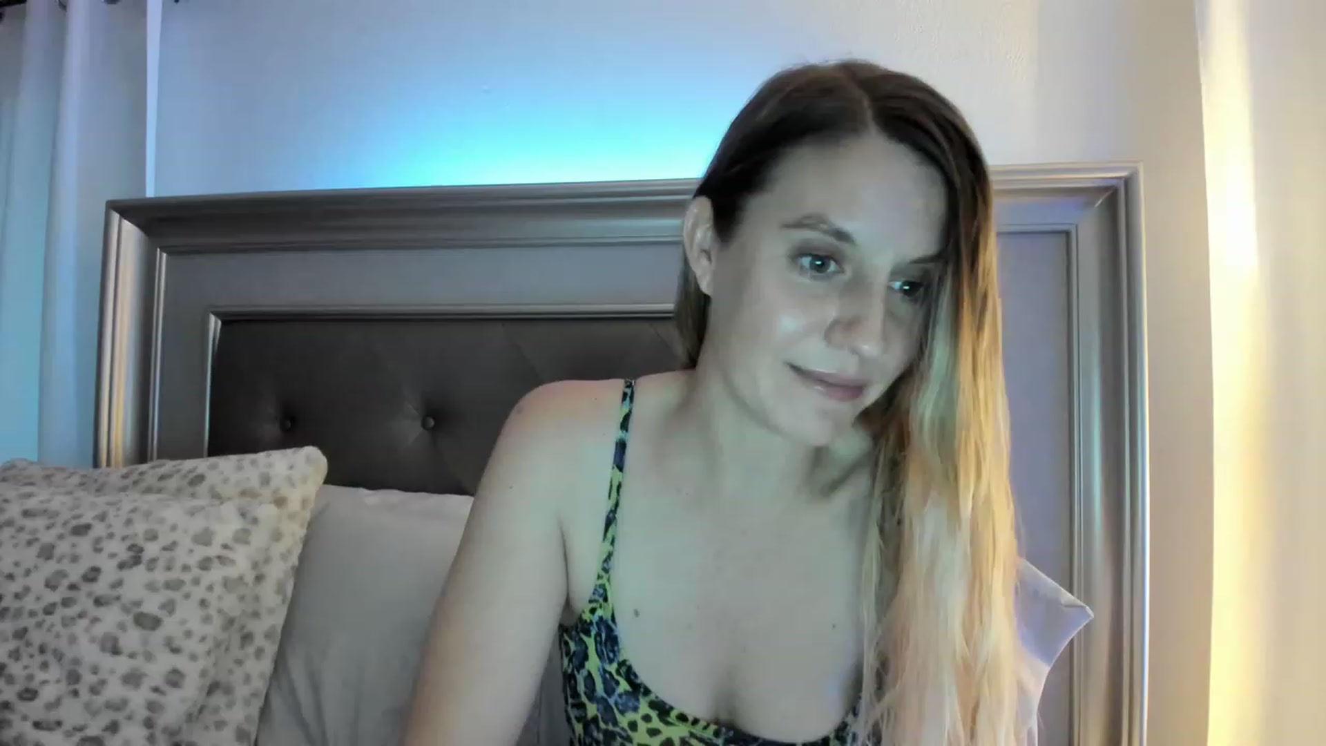 Gallery image thumbnail from Ca_ndi's myfreecams stream on, 03/14/2023, 24:07 image 1 of 20