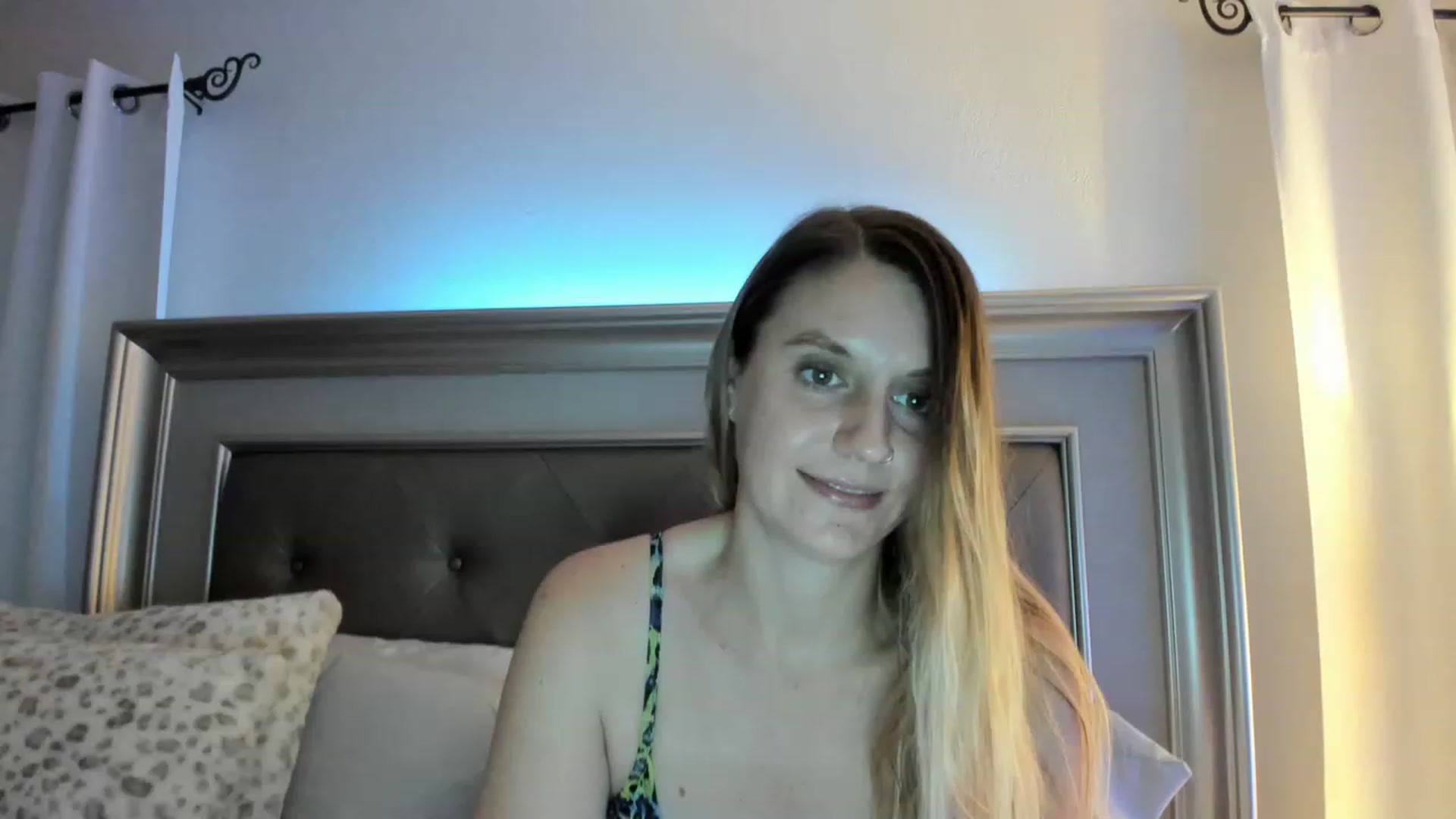 Gallery image thumbnail from Ca_ndi's myfreecams stream on, 03/14/2023, 24:07 image 5 of 20